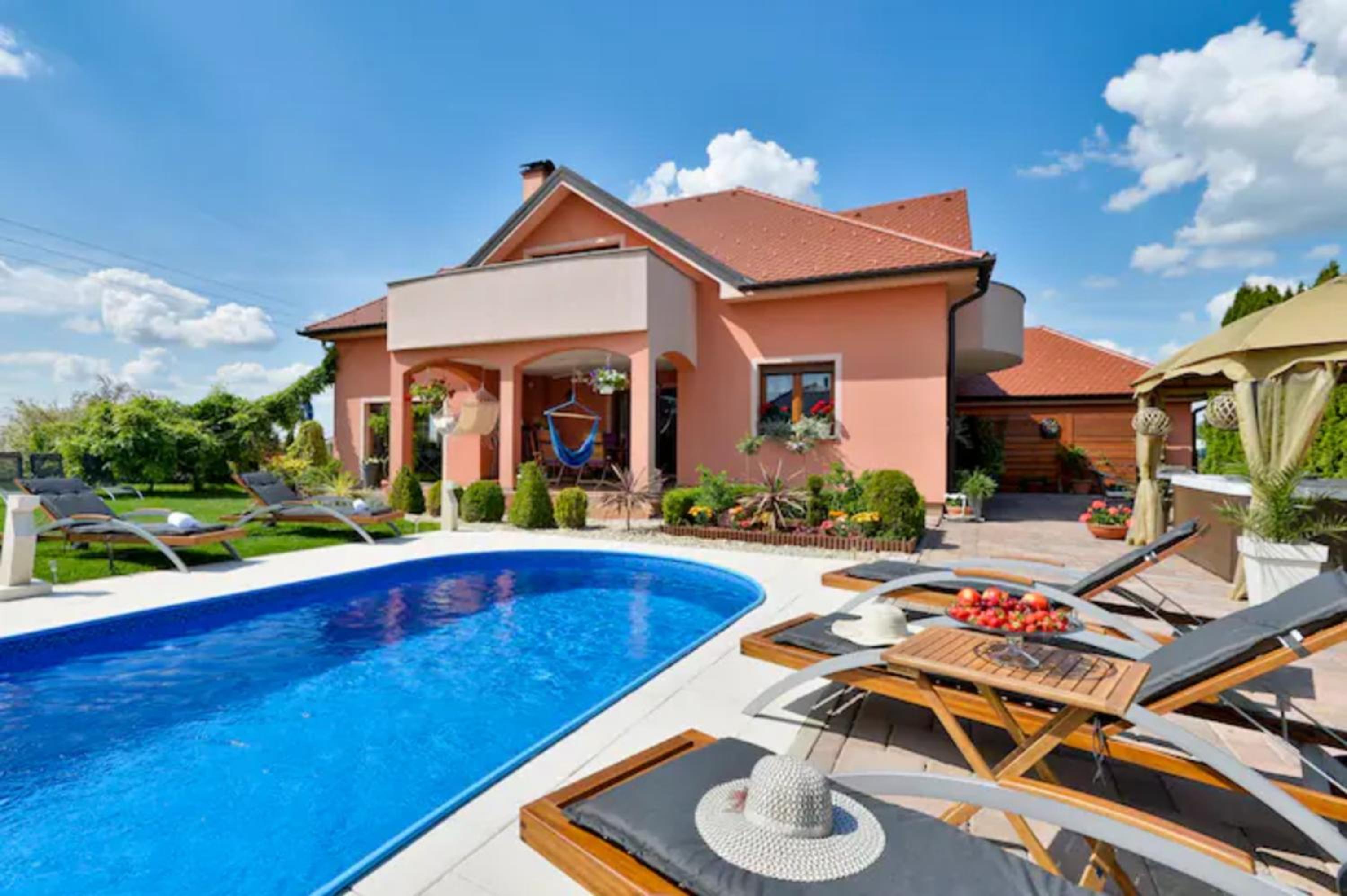 Luxurious Villa with Pool Turcin view 3
