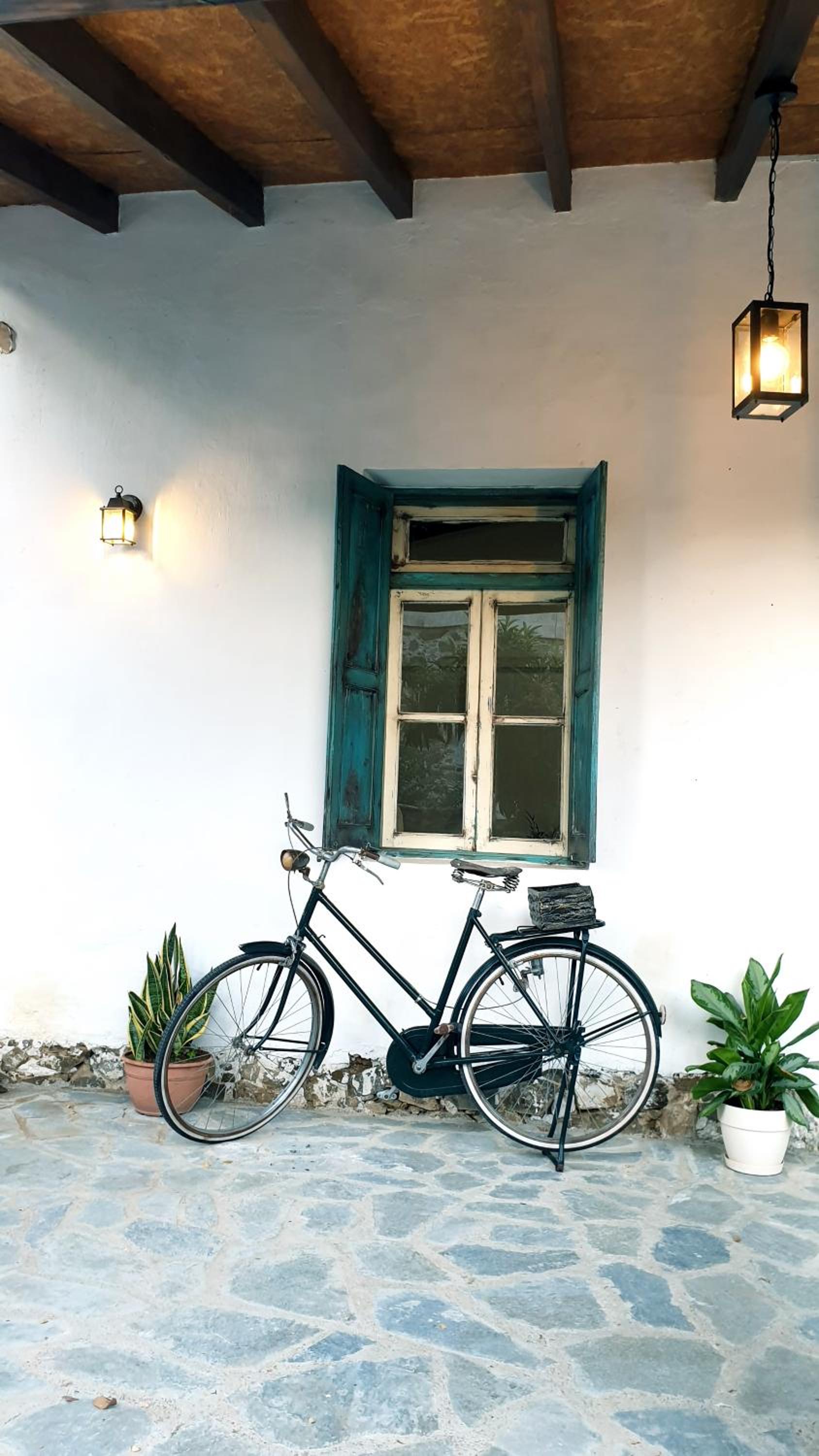 Traditional adobe house in Evrychou with cozy garden and fireplace!