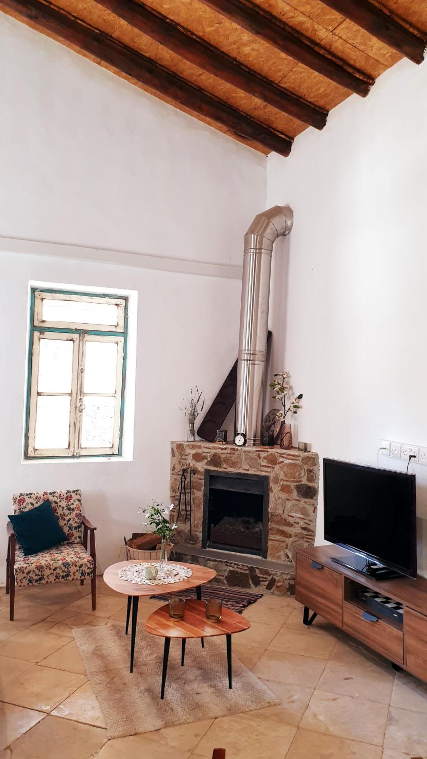 Traditional adobe house in Evrychou with cozy garden and fireplace!