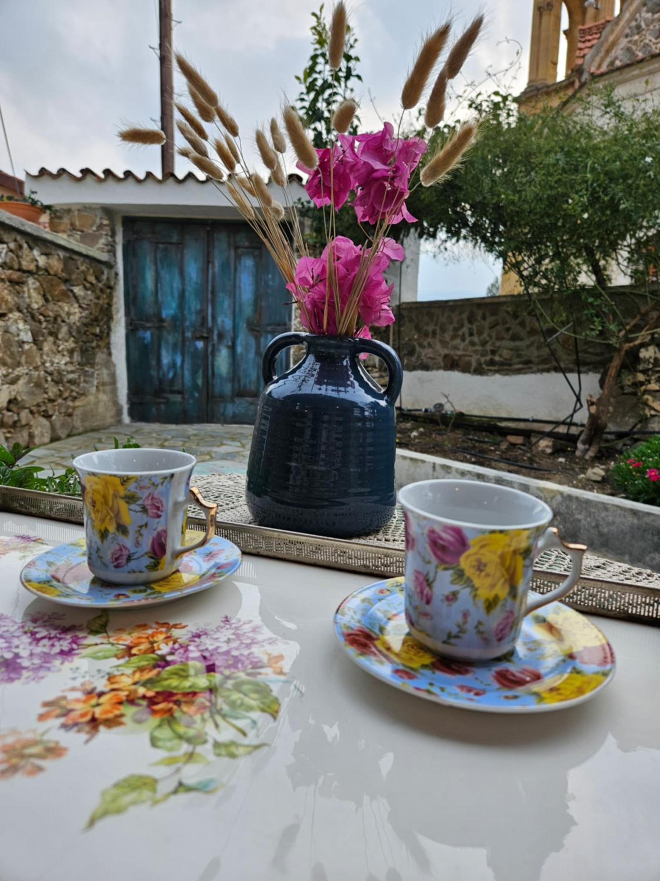 Traditional adobe house in Evrychou with cozy garden and fireplace!