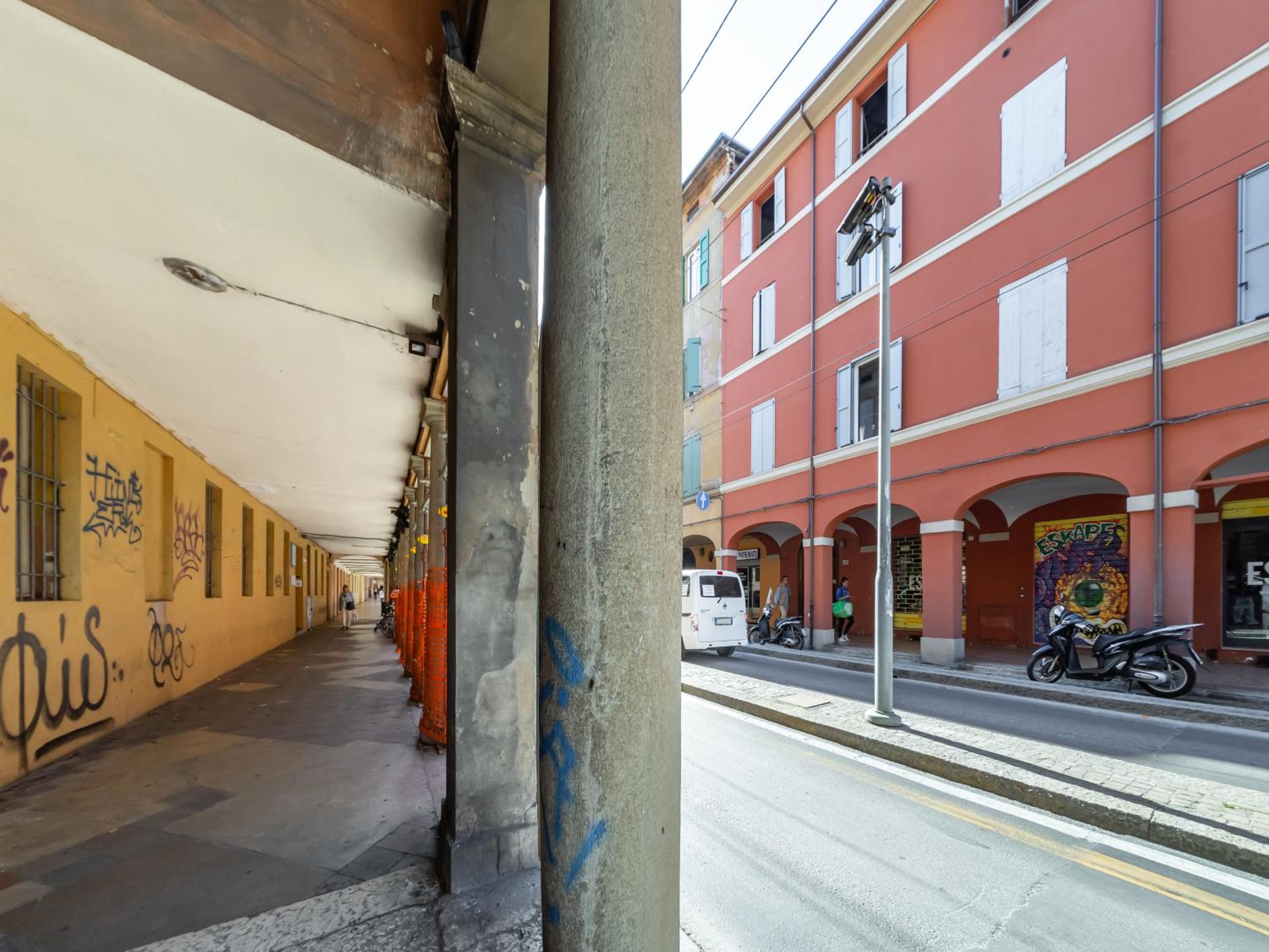 Charme in a Historic Bulding - Bologna Center