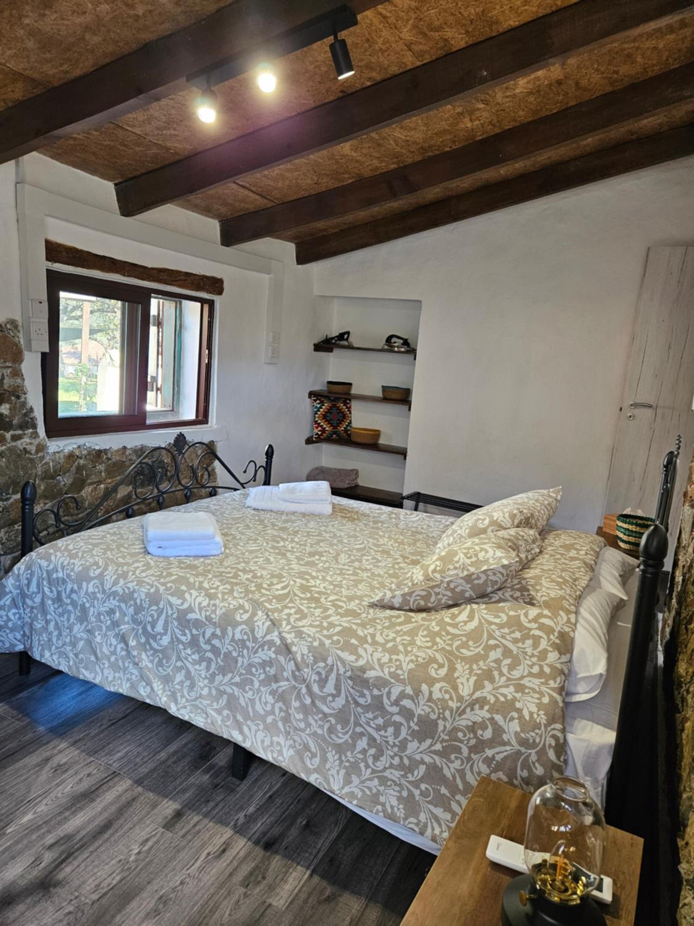 Traditional adobe house in Evrychou with cozy garden and fireplace!