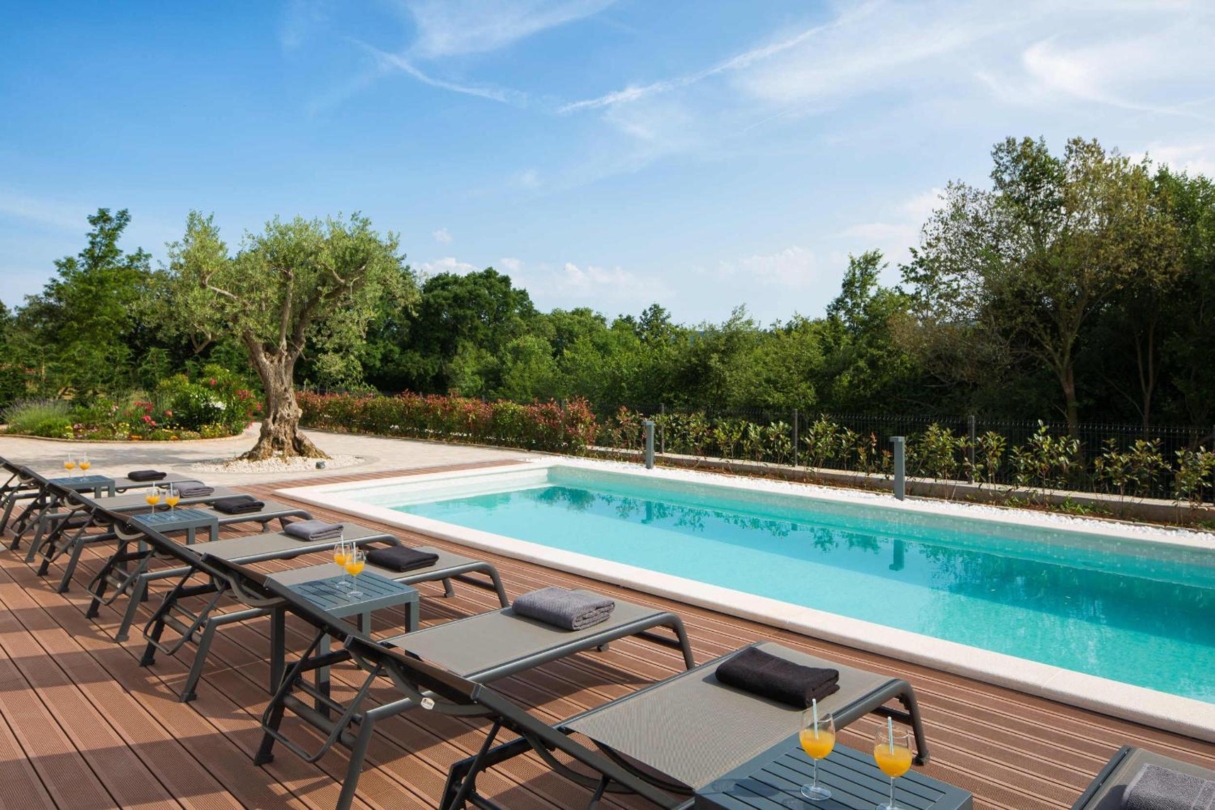 Villa Fabiana, a luxurious and spacious villa, few minutes from the beach view 3