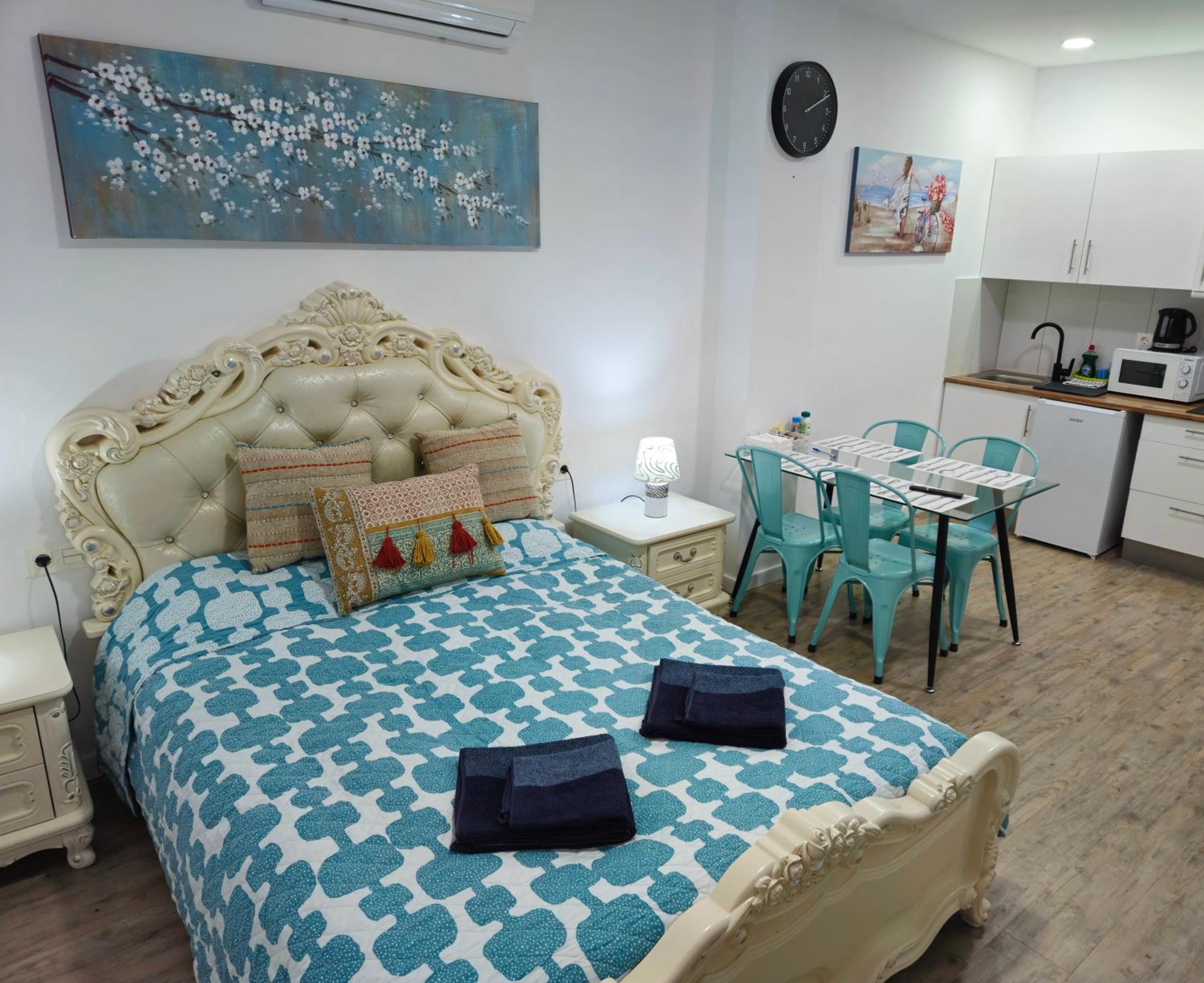 APARTAMENTOS ELEMAR free luggage storage