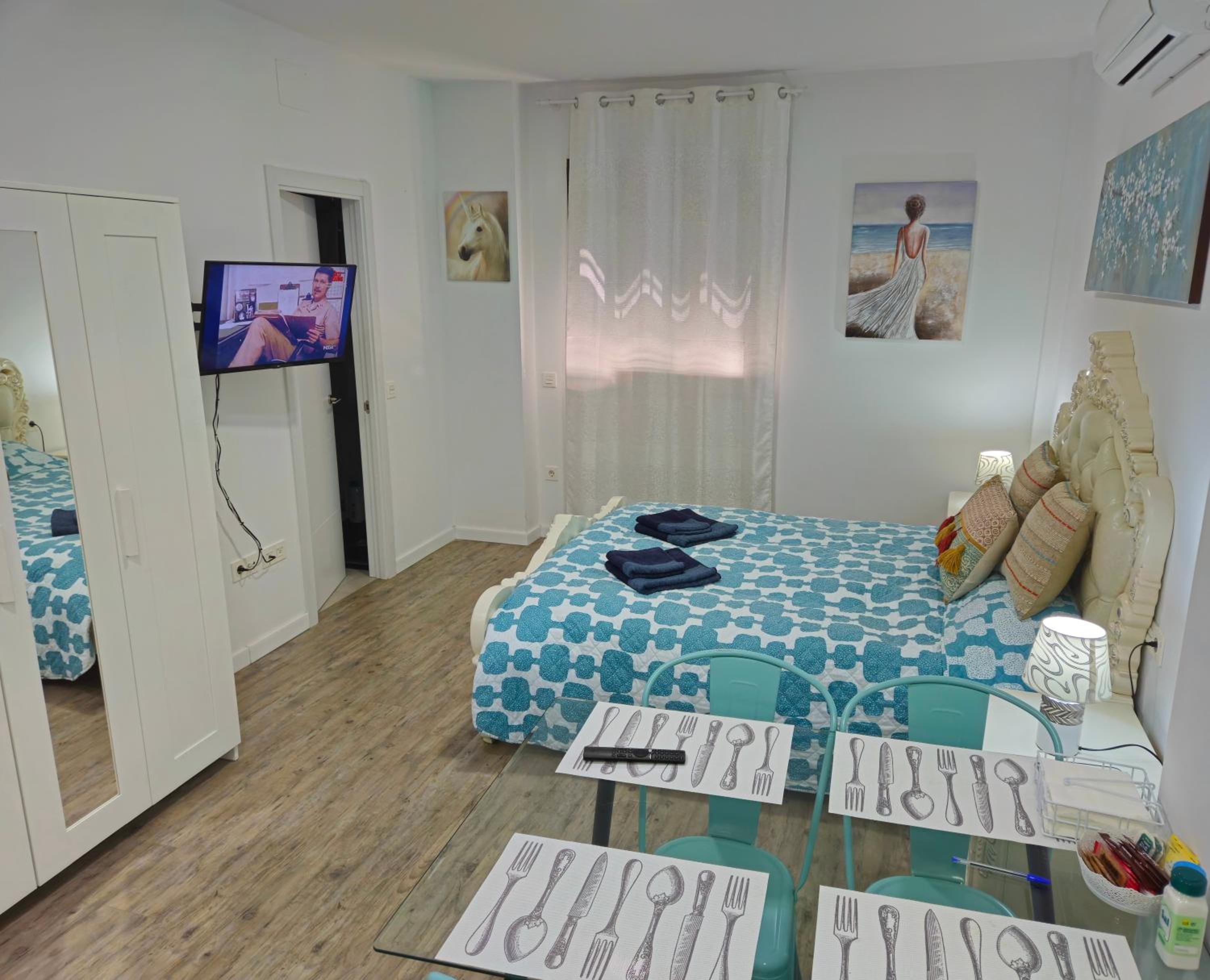 APARTAMENTOS ELEMAR free luggage storage