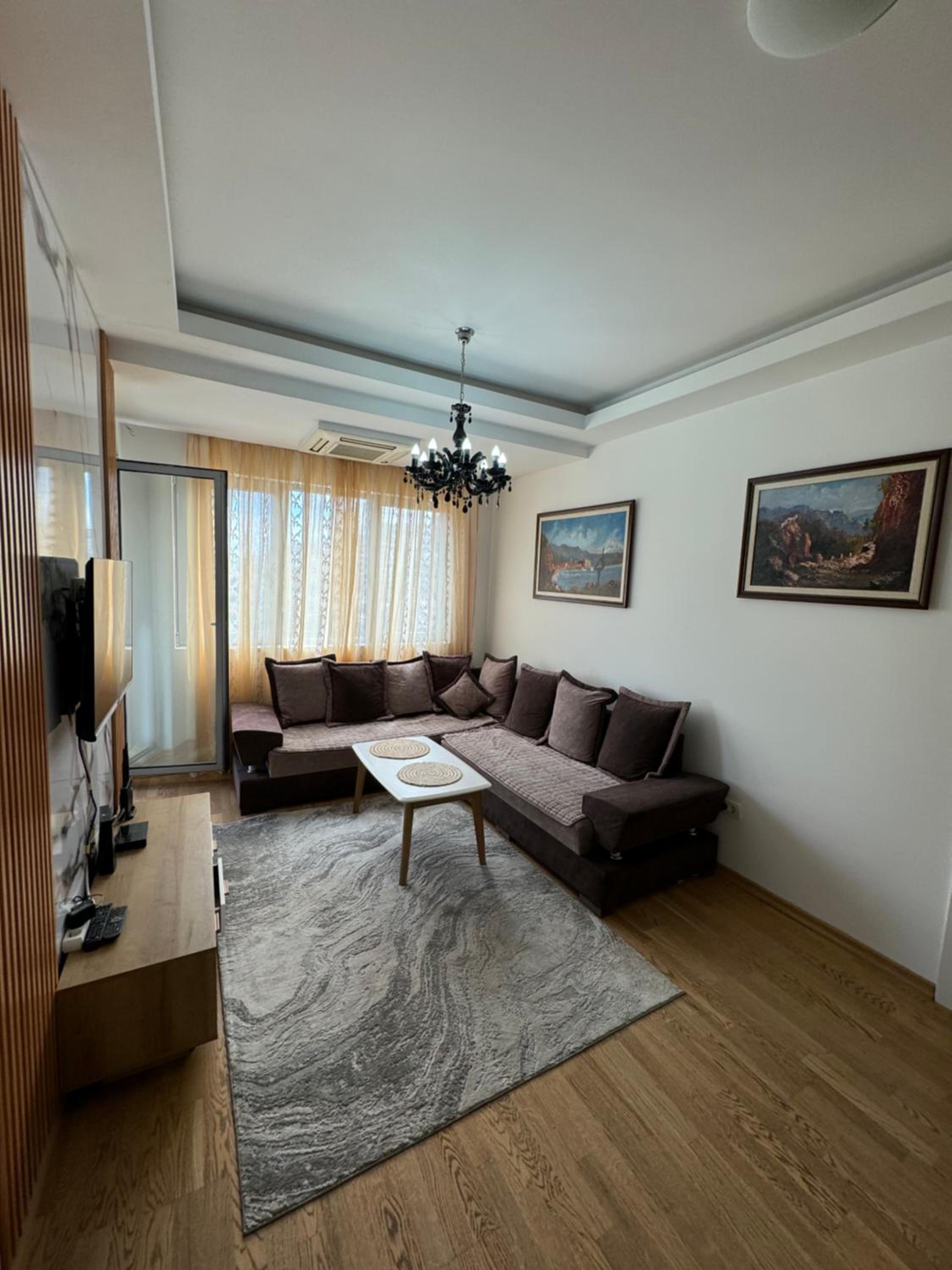 City center lux 2bdr apt with garage view 4