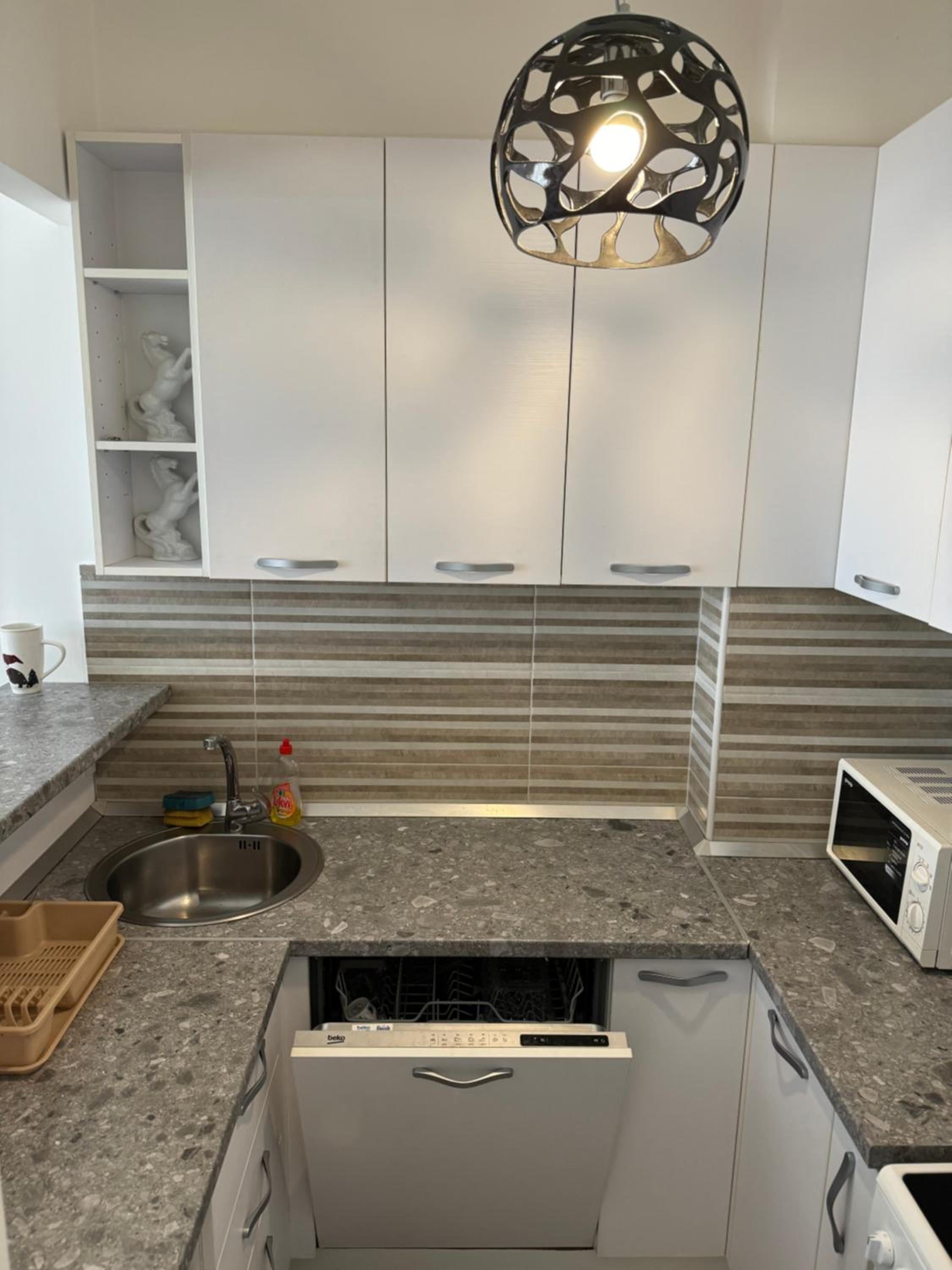 City center lux 2bdr apt with garage view 3