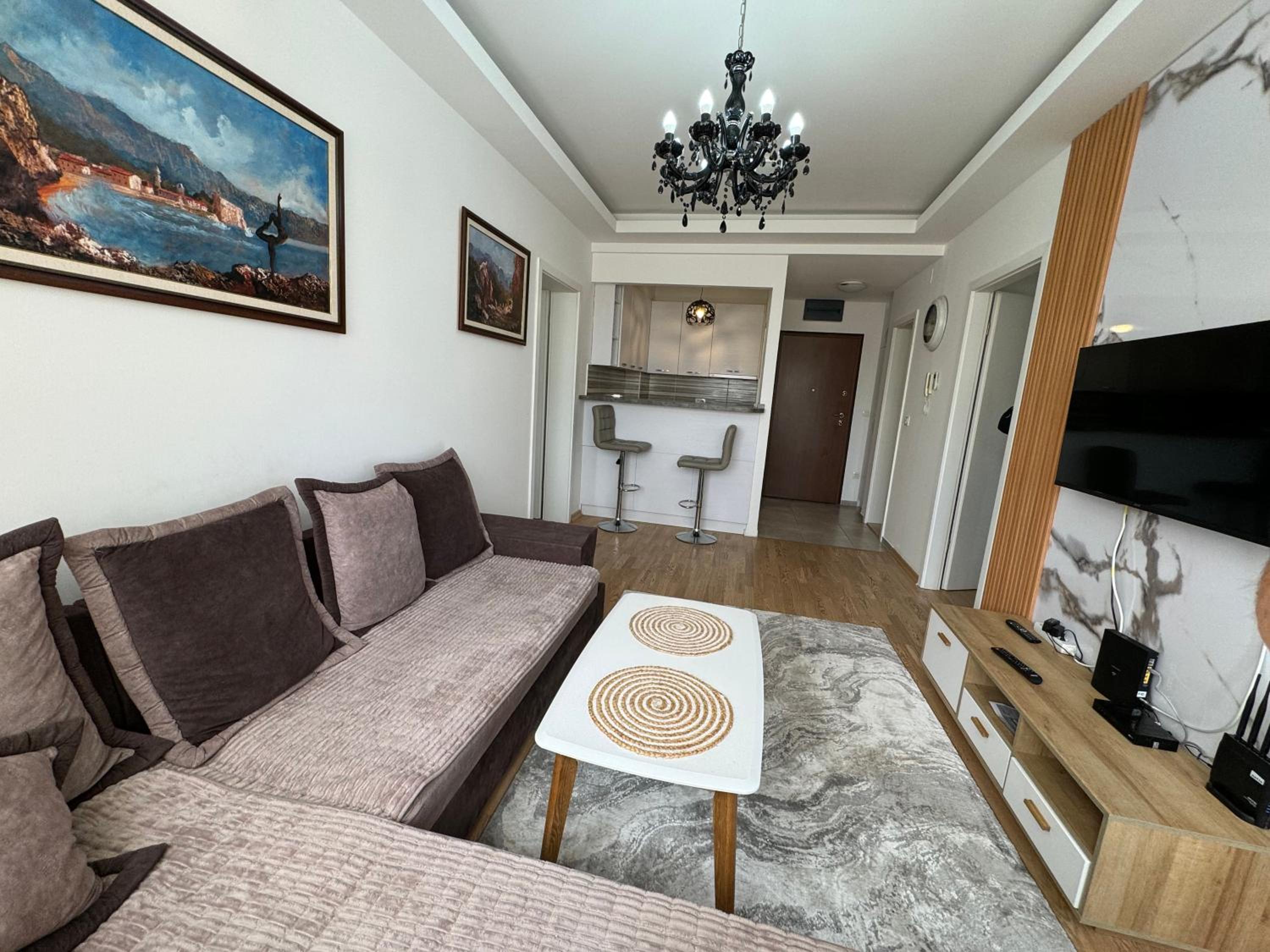City center lux 2bdr apt with garage view 5