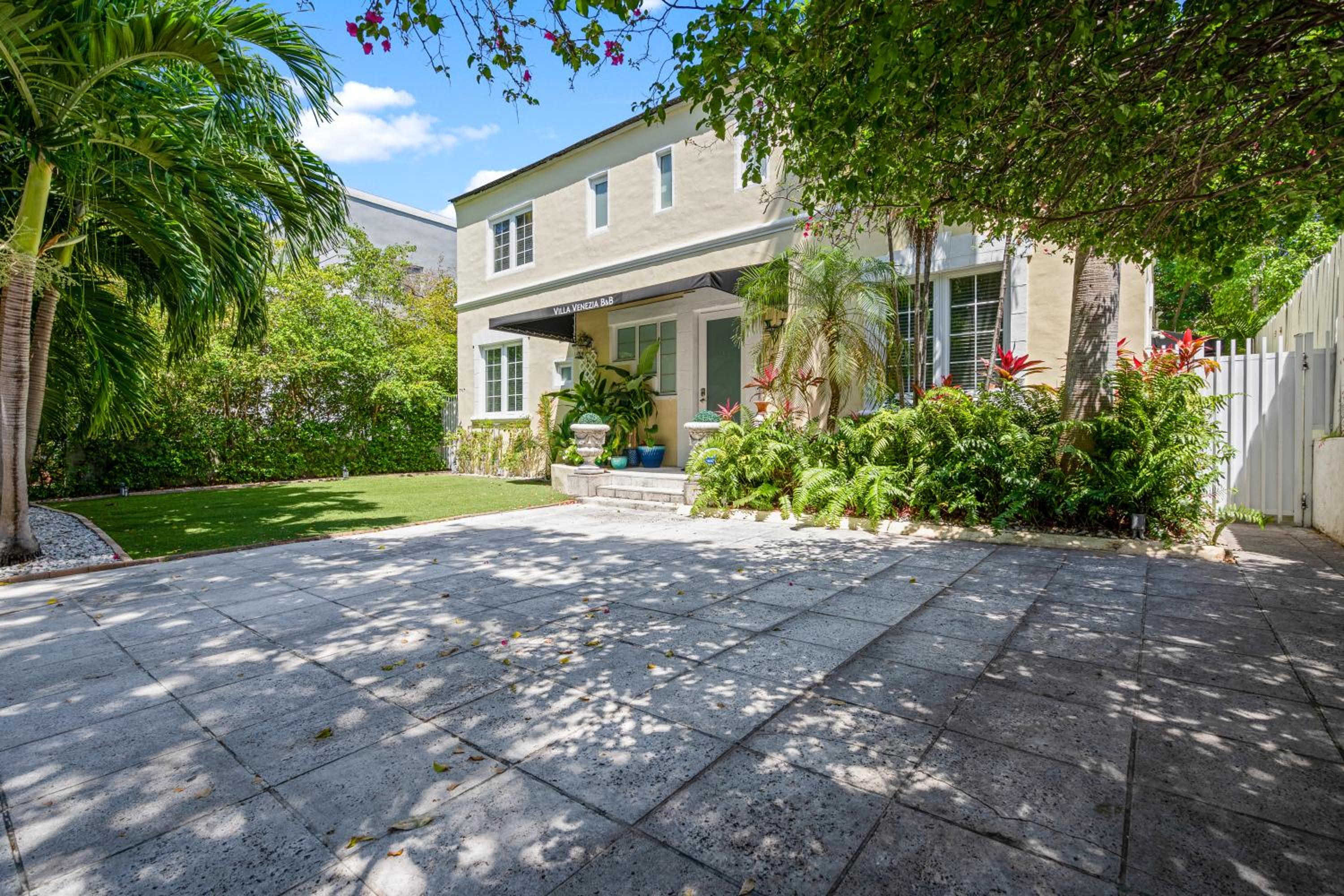 Villa Venezia full house up to 12 guests view 3