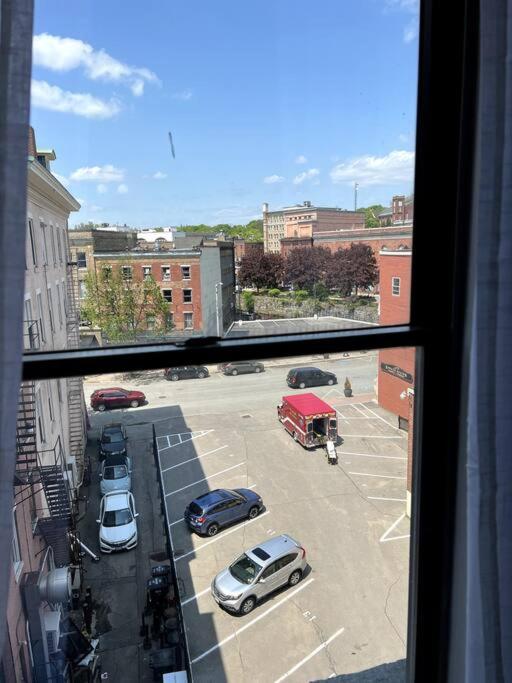 2 King Beds, Historic DTWN Hotel, Steps 2 Restaurants Room # 405 view 5