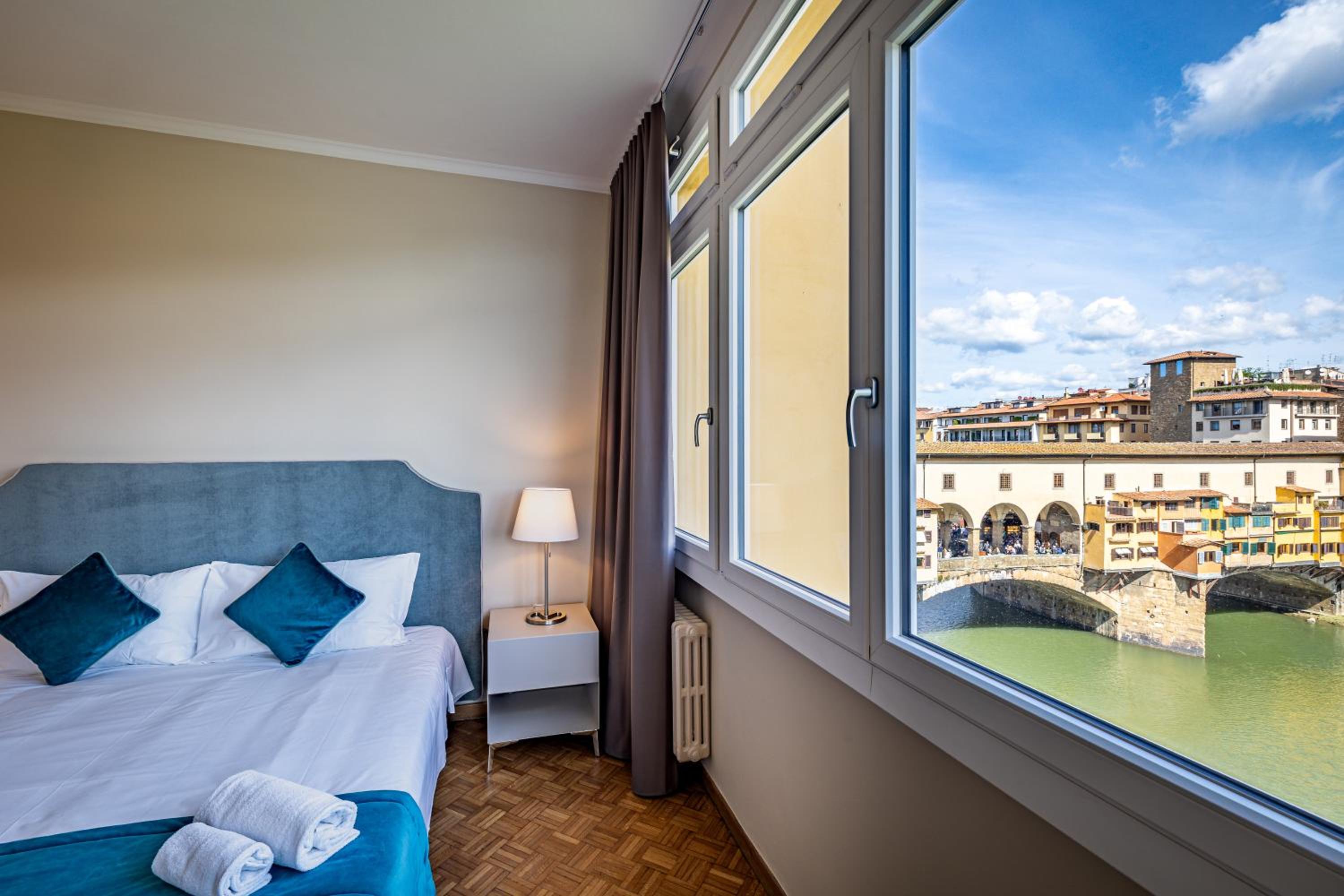 YD balcony on Pontevecchio view