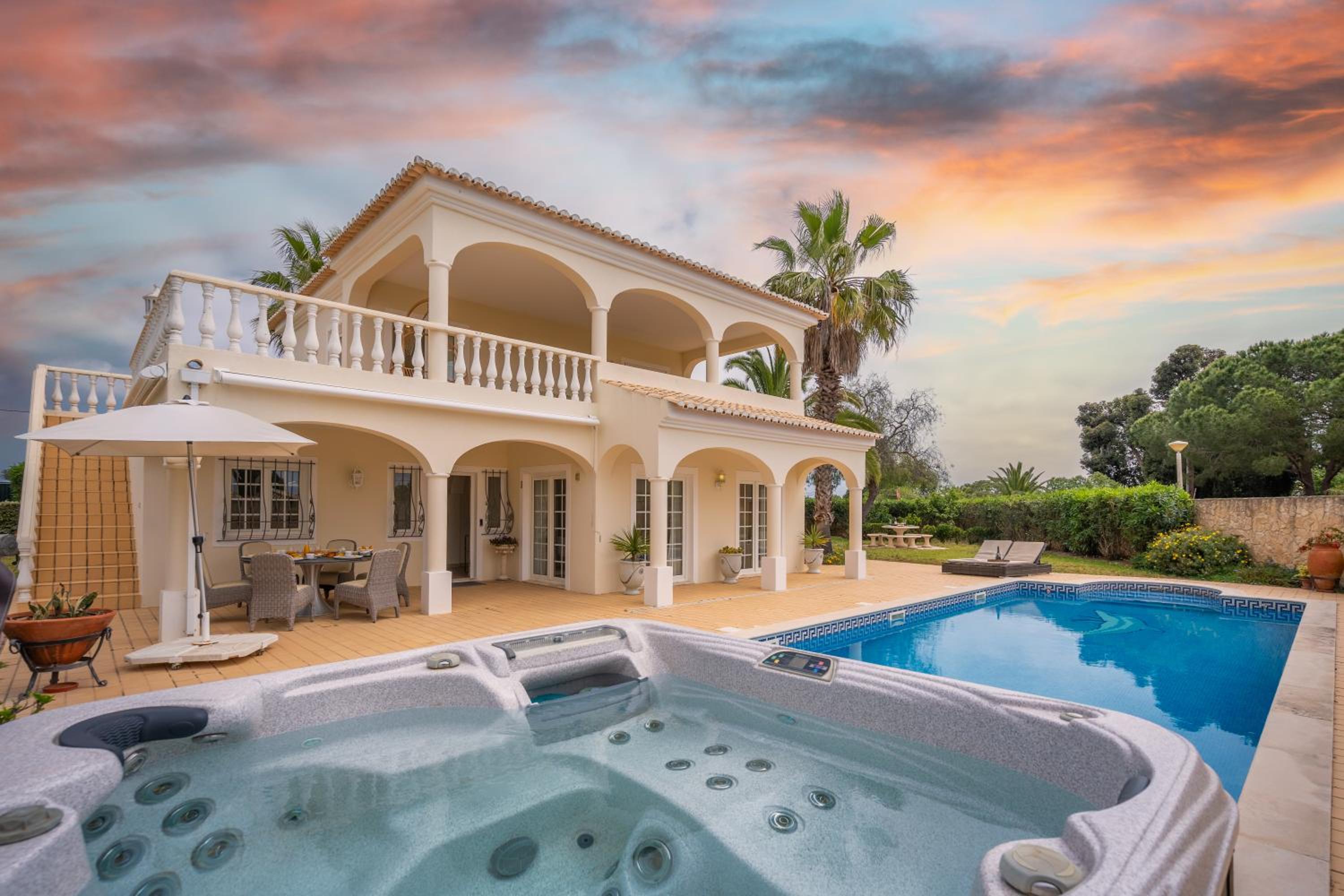 Host Wise - Luxurious Pool & Jacuzzi Hideaway view 5
