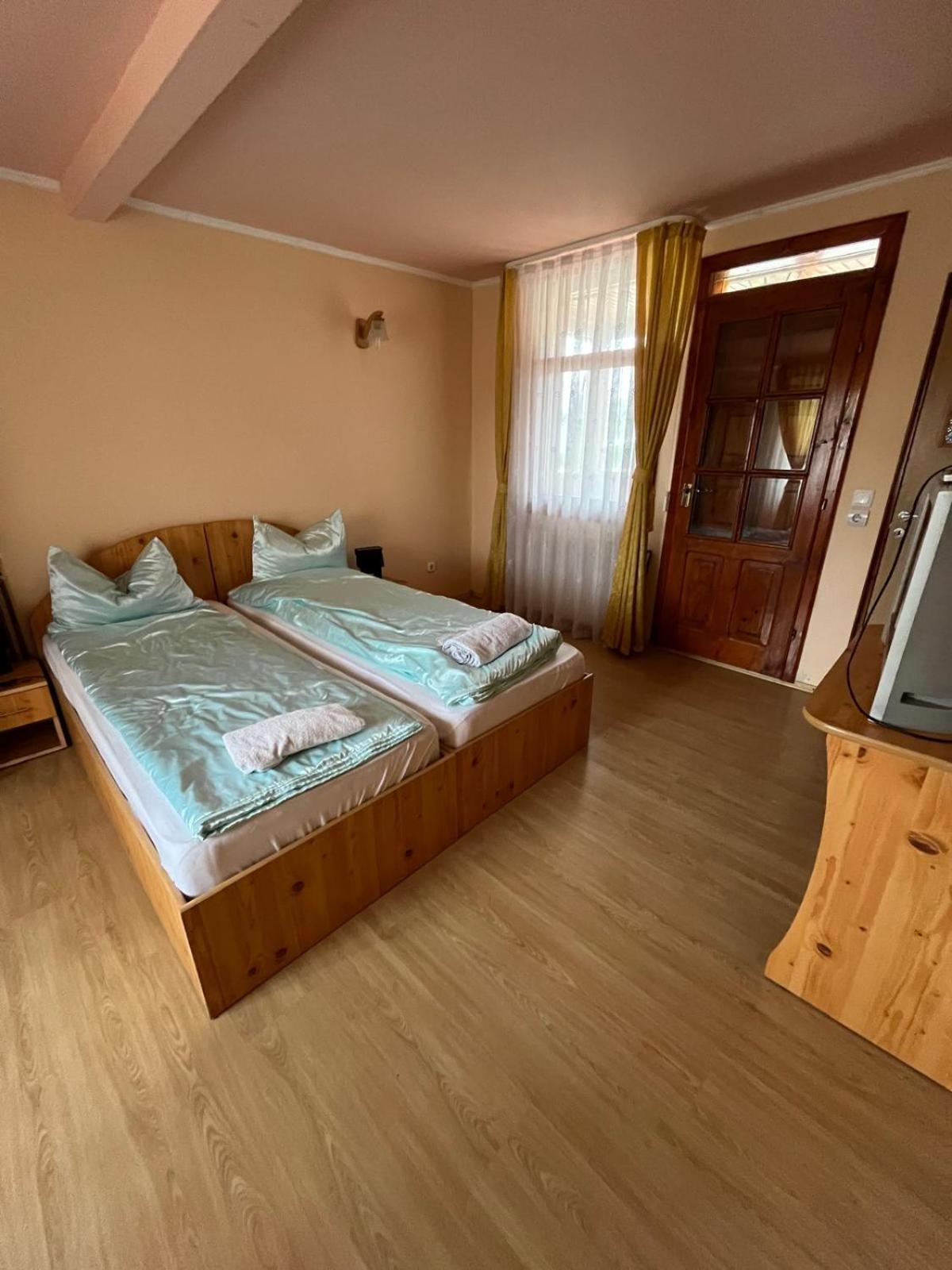 Cheerful 5-bedroom house close to Baile Felix 19km view 3