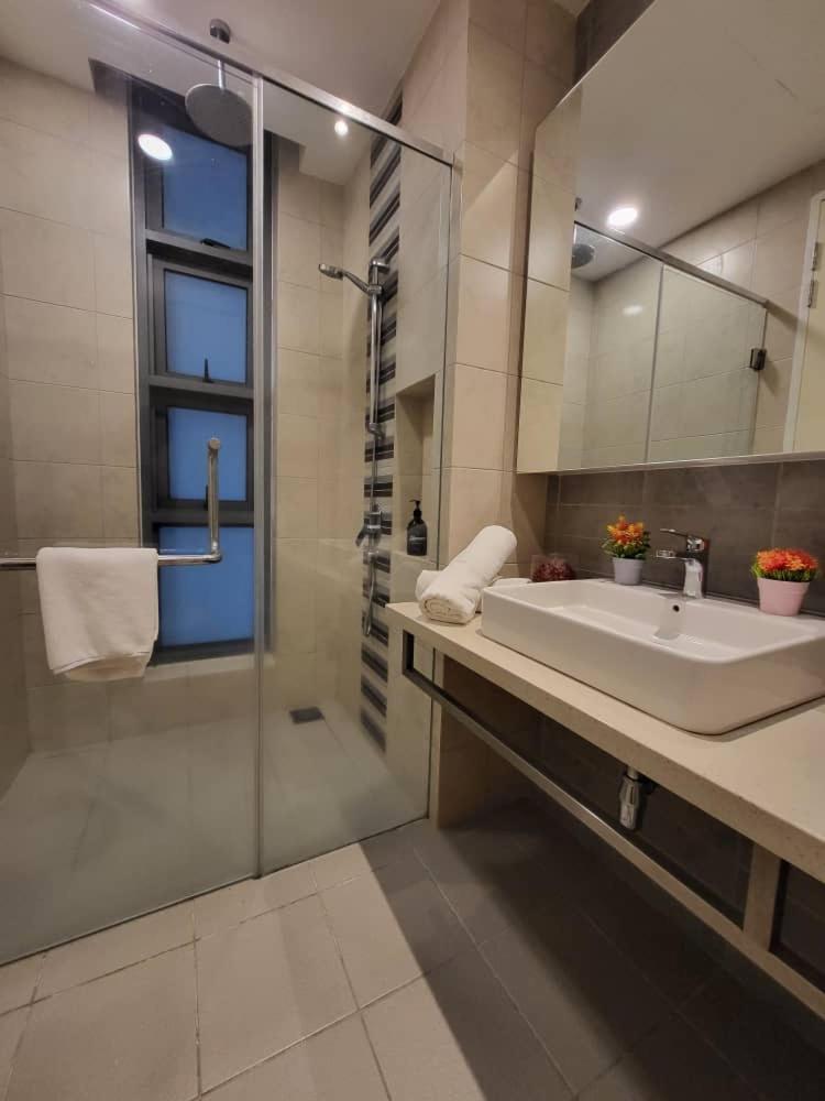 Modern And Cozy Robertson Apartment Bukit-Bintang City Centre