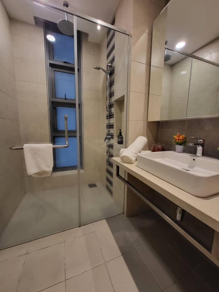 Modern And Cozy Robertson Apartment Bukit-Bintang City Centre