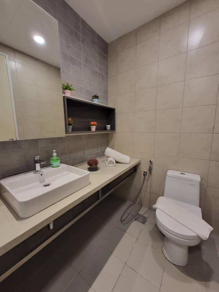 Modern And Cozy Robertson Apartment Bukit-Bintang City Centre