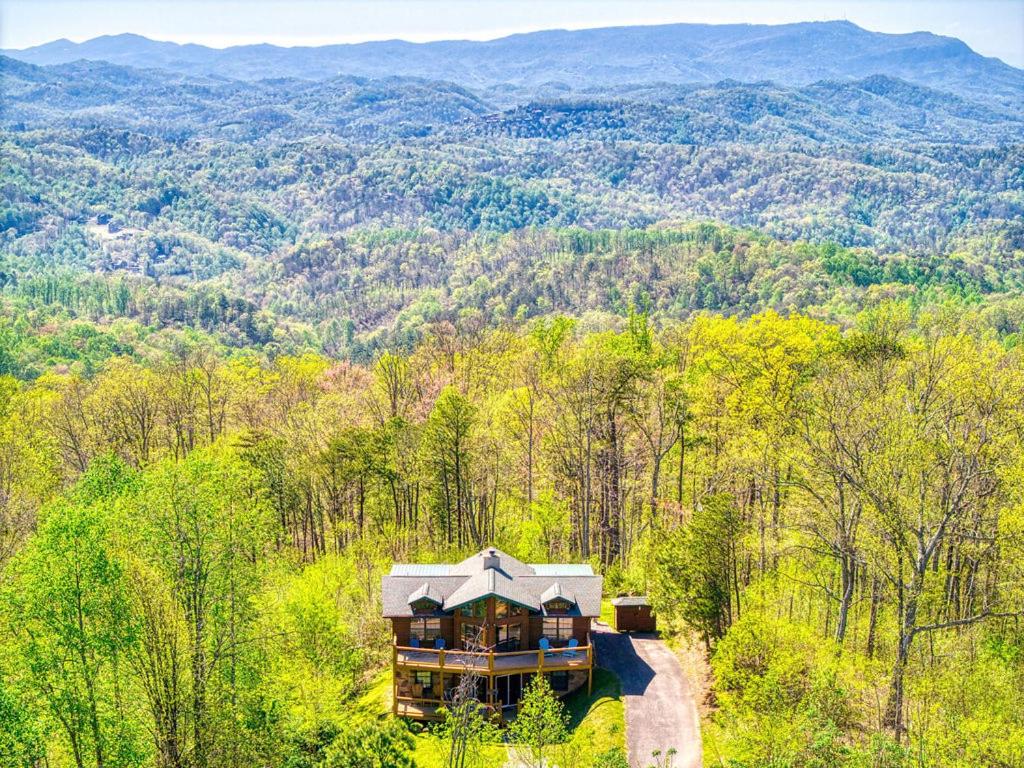 Heavenly View, FREE Attraction tickets for each paid day, Resort Pool, Hot Tub, WIFI! view 4