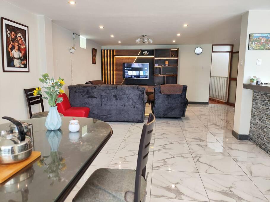 Warm House Near the Airport Callao view 2