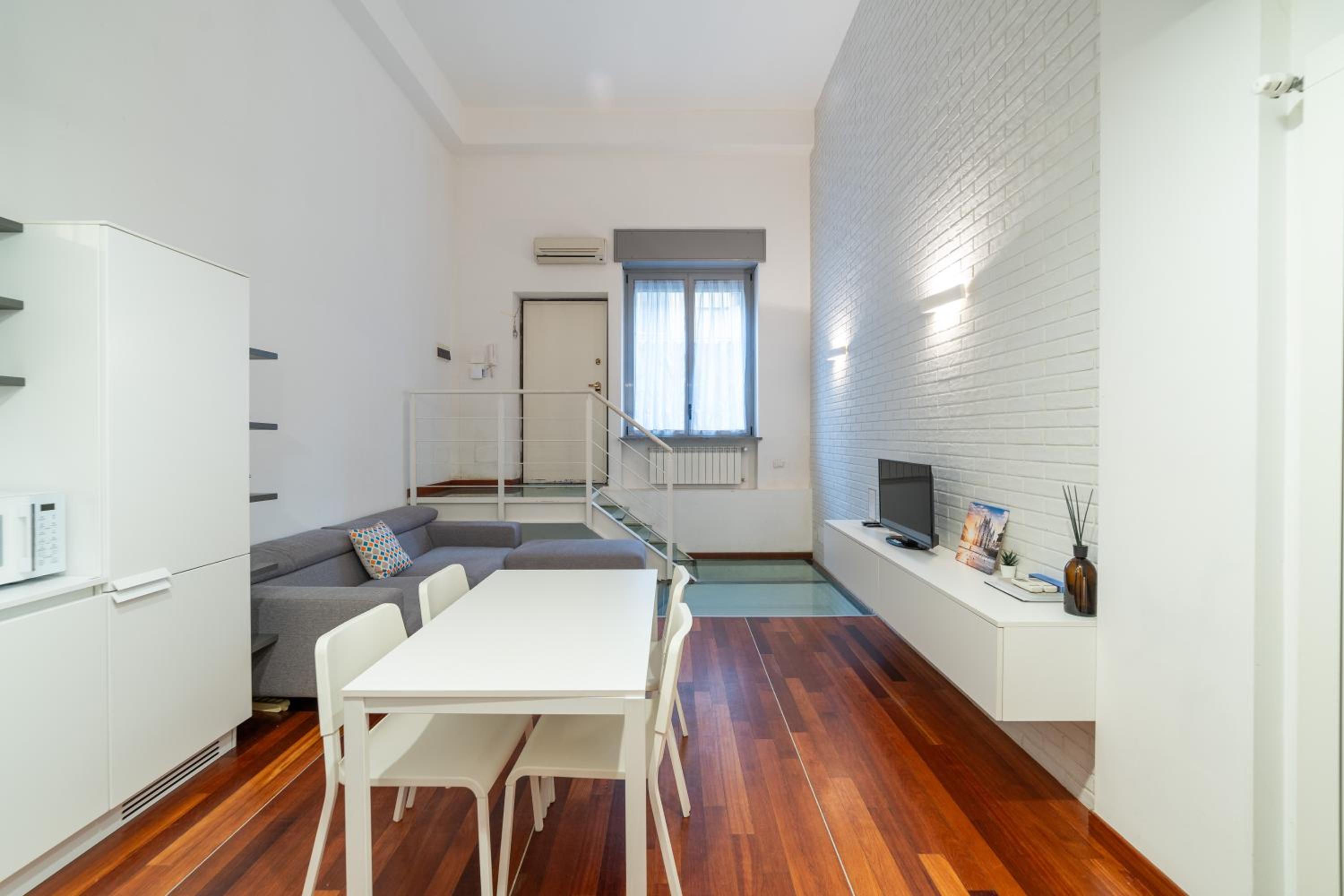 Luxury & Cozy 90 sqm Flat facing “Bosco Verticale”