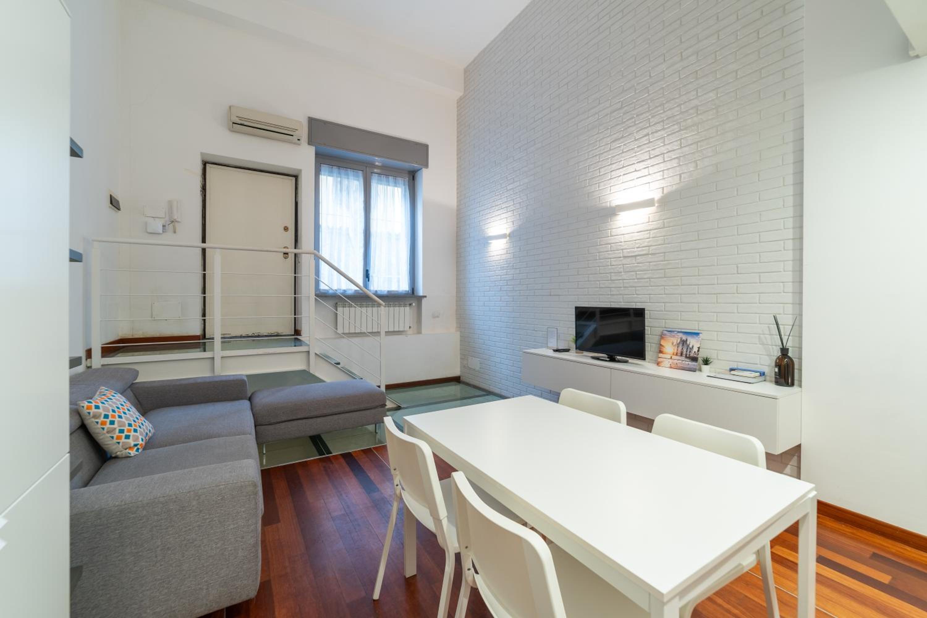 Luxury & Cozy 90 sqm Flat facing “Bosco Verticale”
