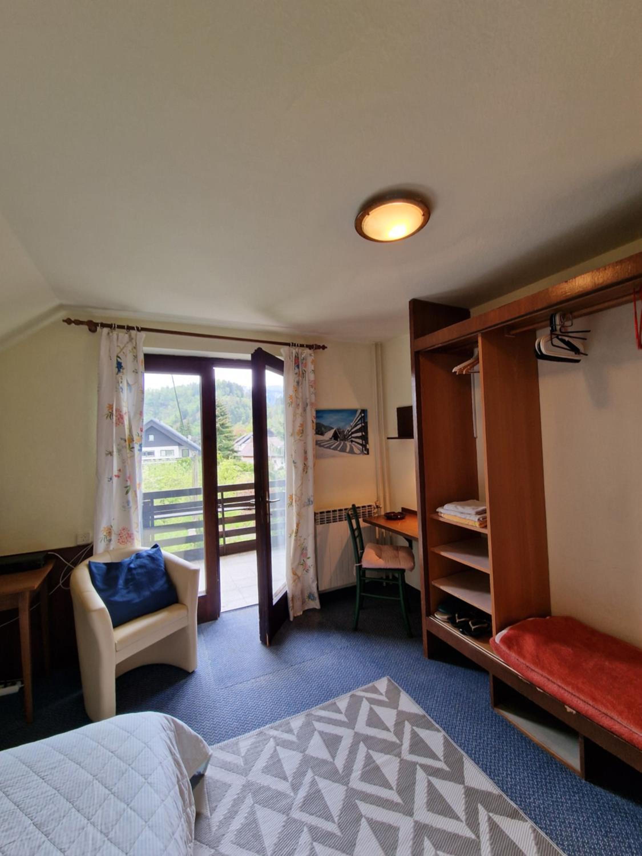 Photo 11