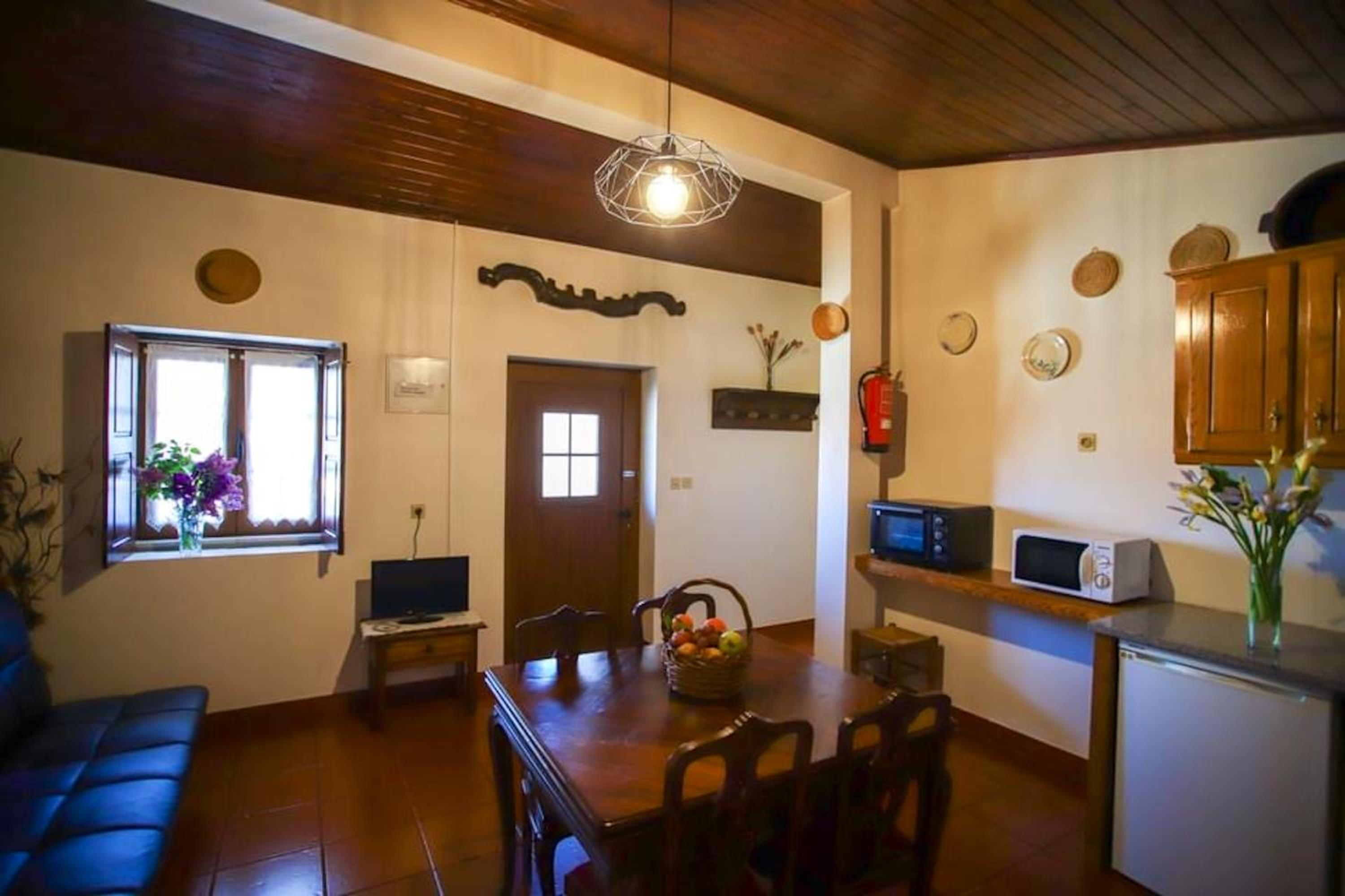 Elegant Villa near Sortelha view 4