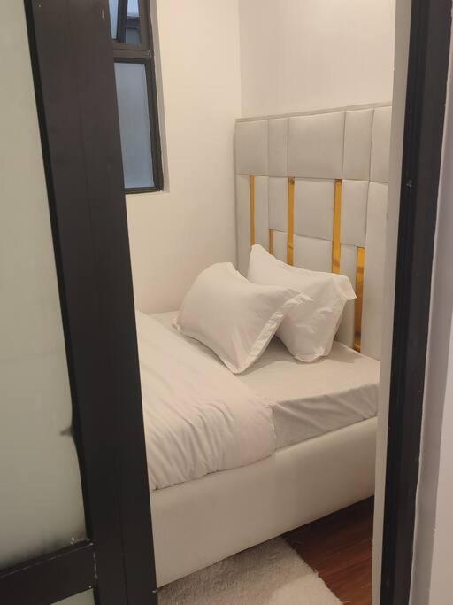 Kilimani vacation homes one and half bedroom with two separate rooms 2 minutes to eateries and shopping mall view 4