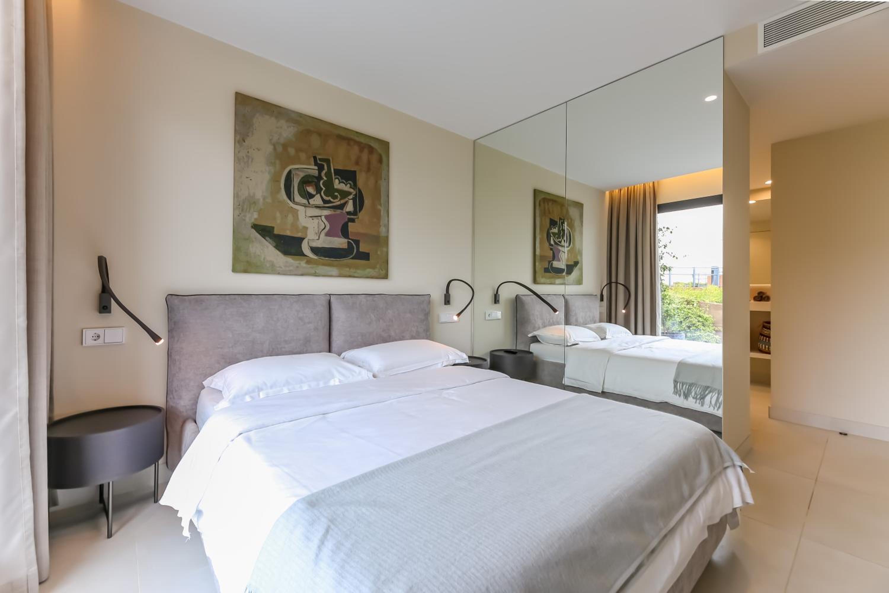 Modern apartment Pedro, Higueron reserve