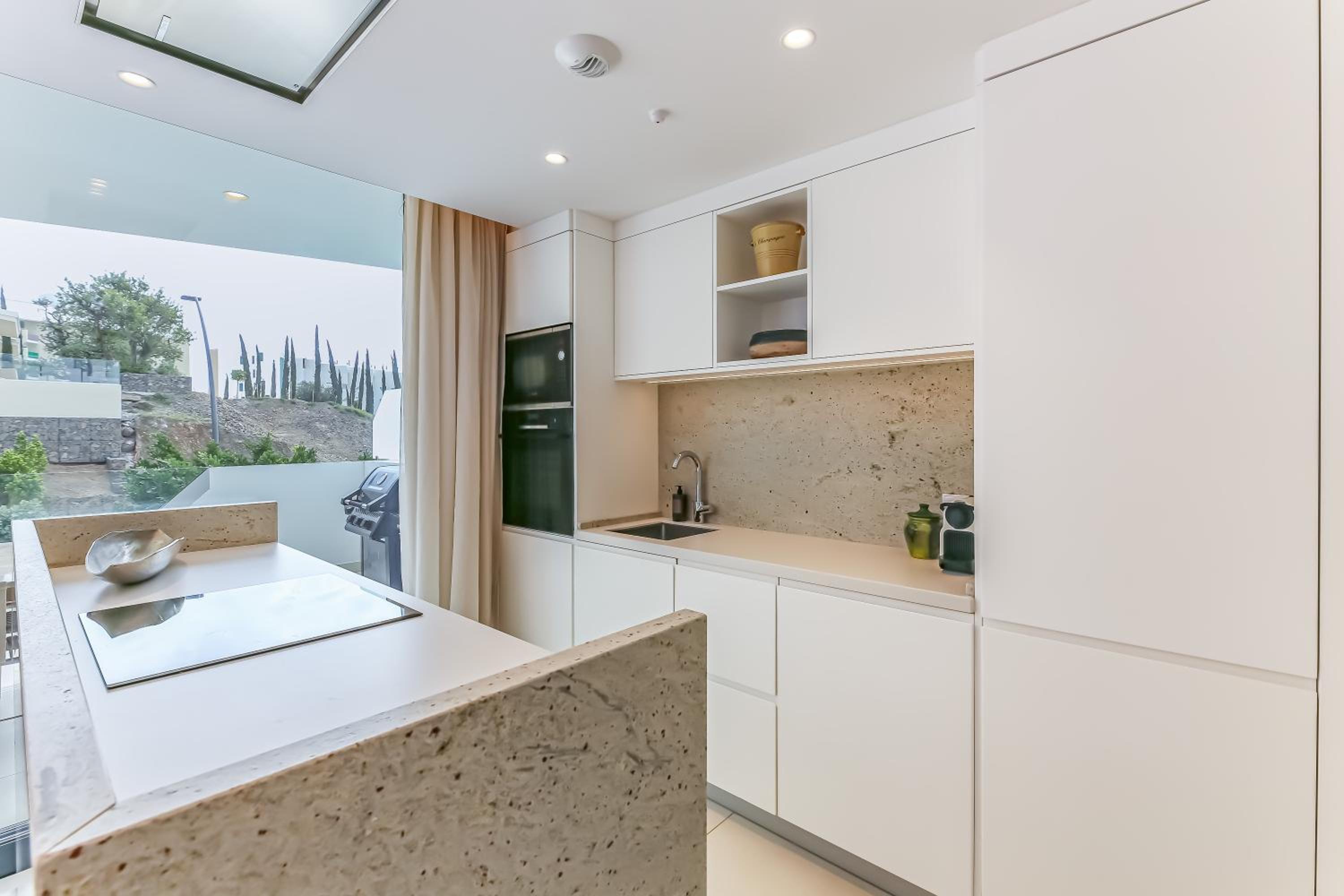 Modern apartment Pedro, Higueron reserve