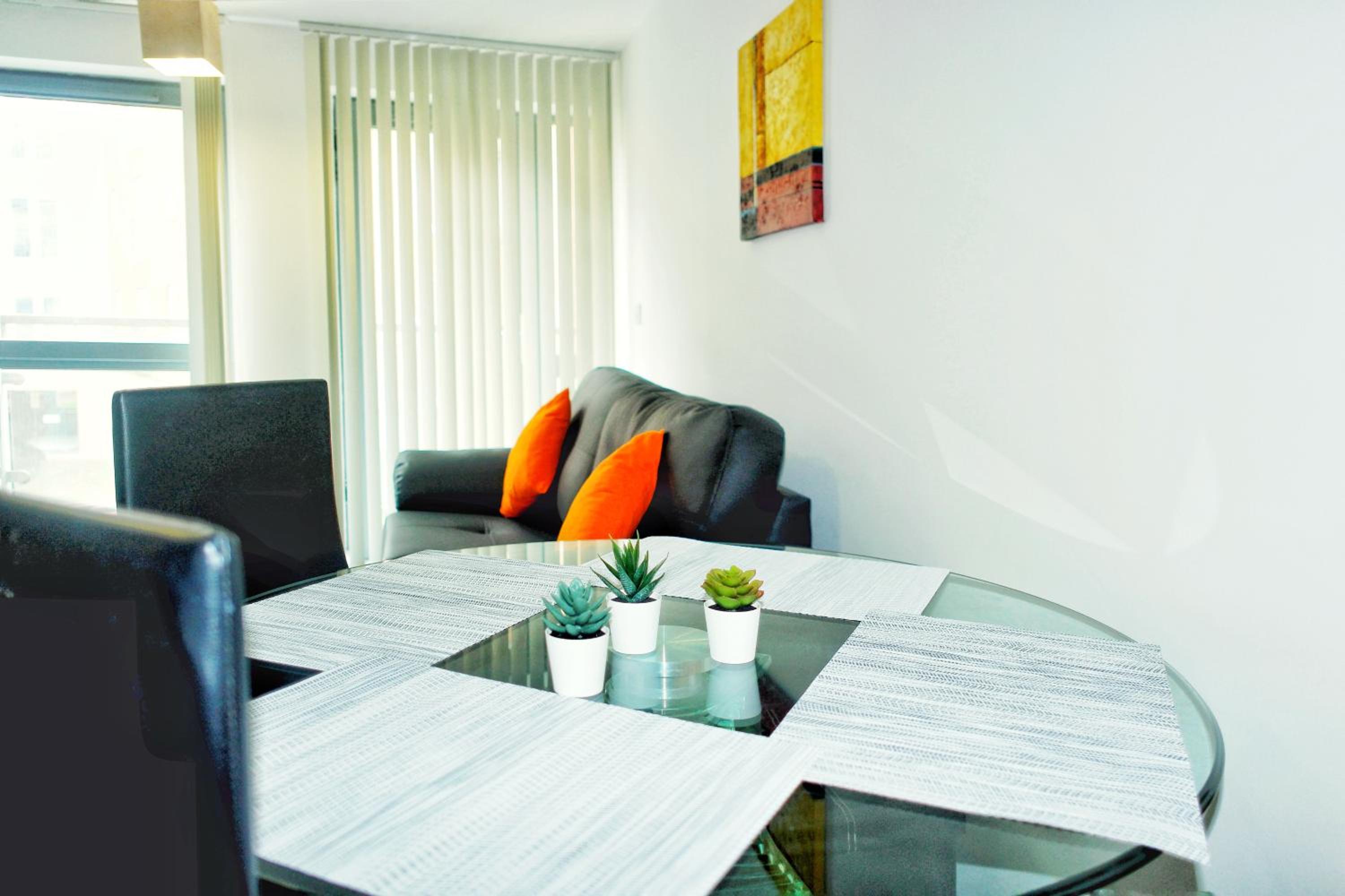 2 Bed ensuite with Balcony and Free onsite Secure Parking view 3