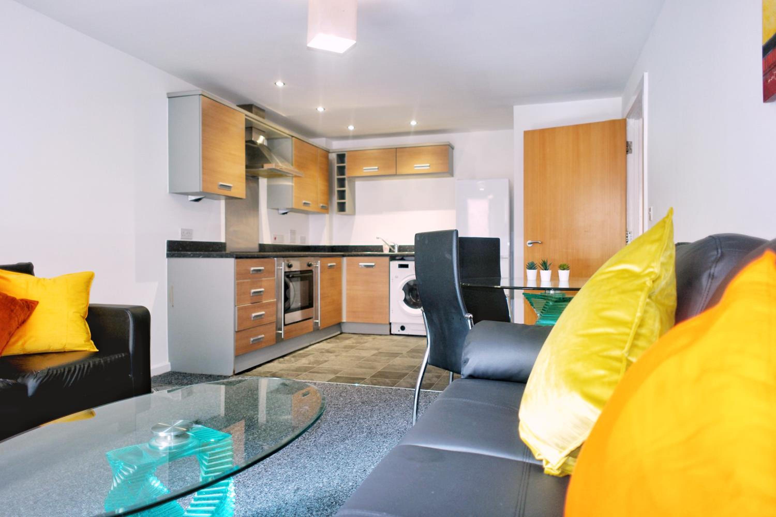 2 Bed ensuite with Balcony and Free onsite Secure Parking view 5