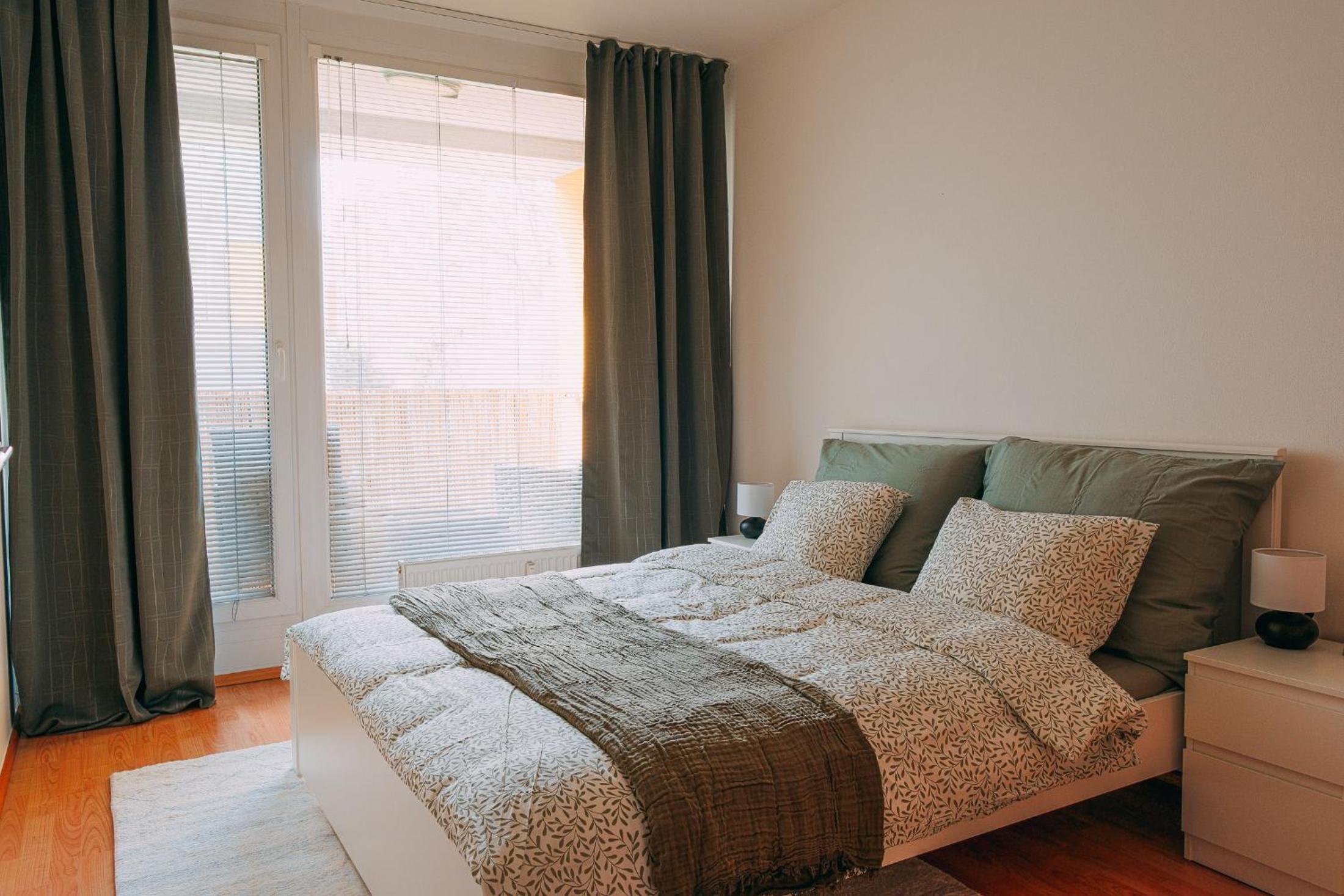 Apartmán u METRA, 4 hosté, parking free, blízko O2 arena