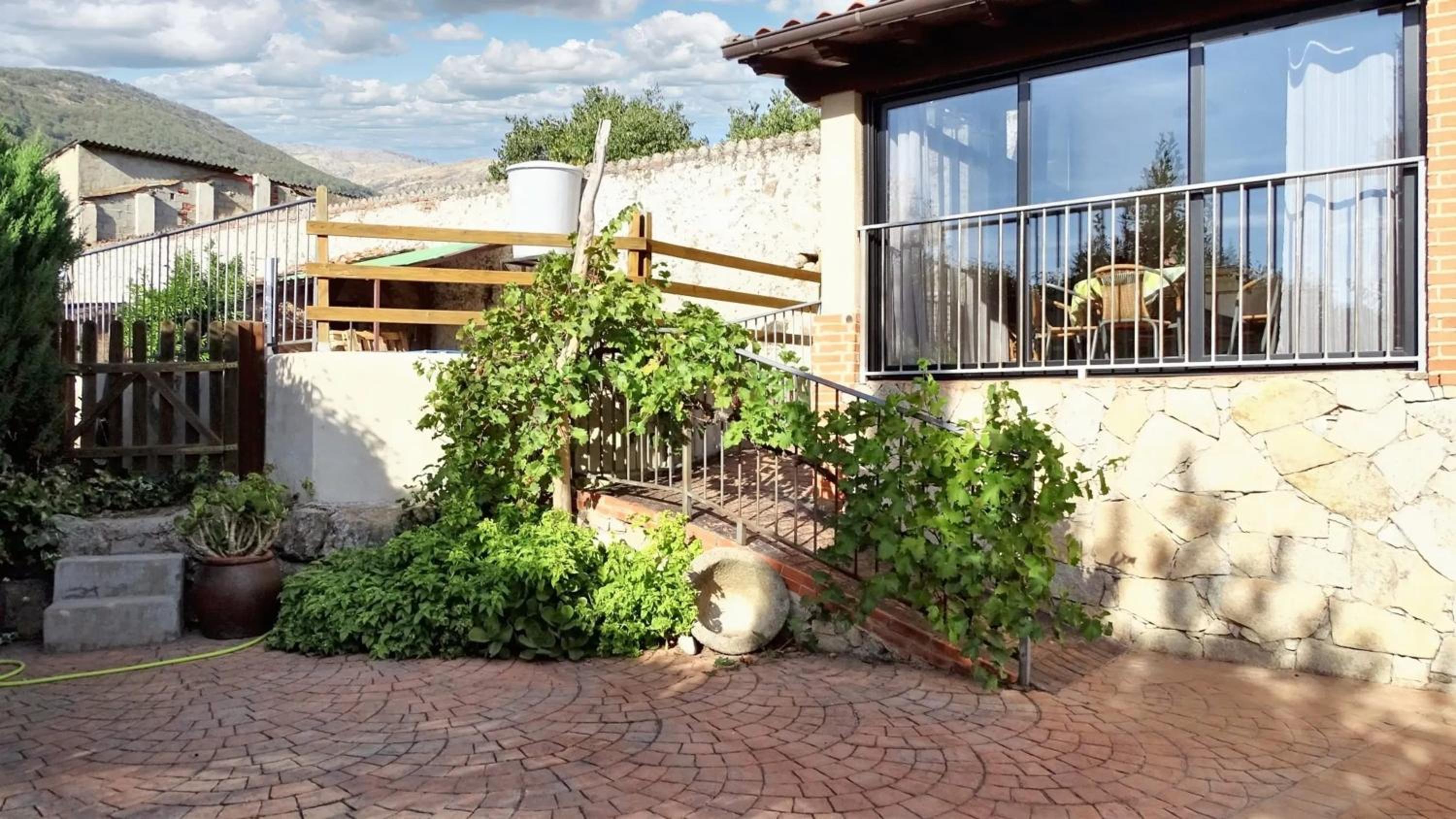 Elegant Villa with Private Pool in Jerte