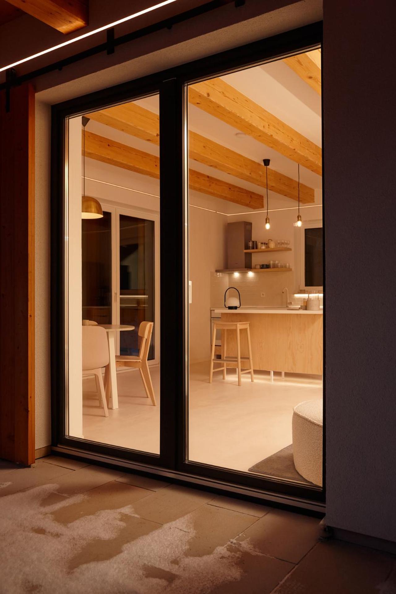 romantic cabin Methuya, private outdoor sauna included
