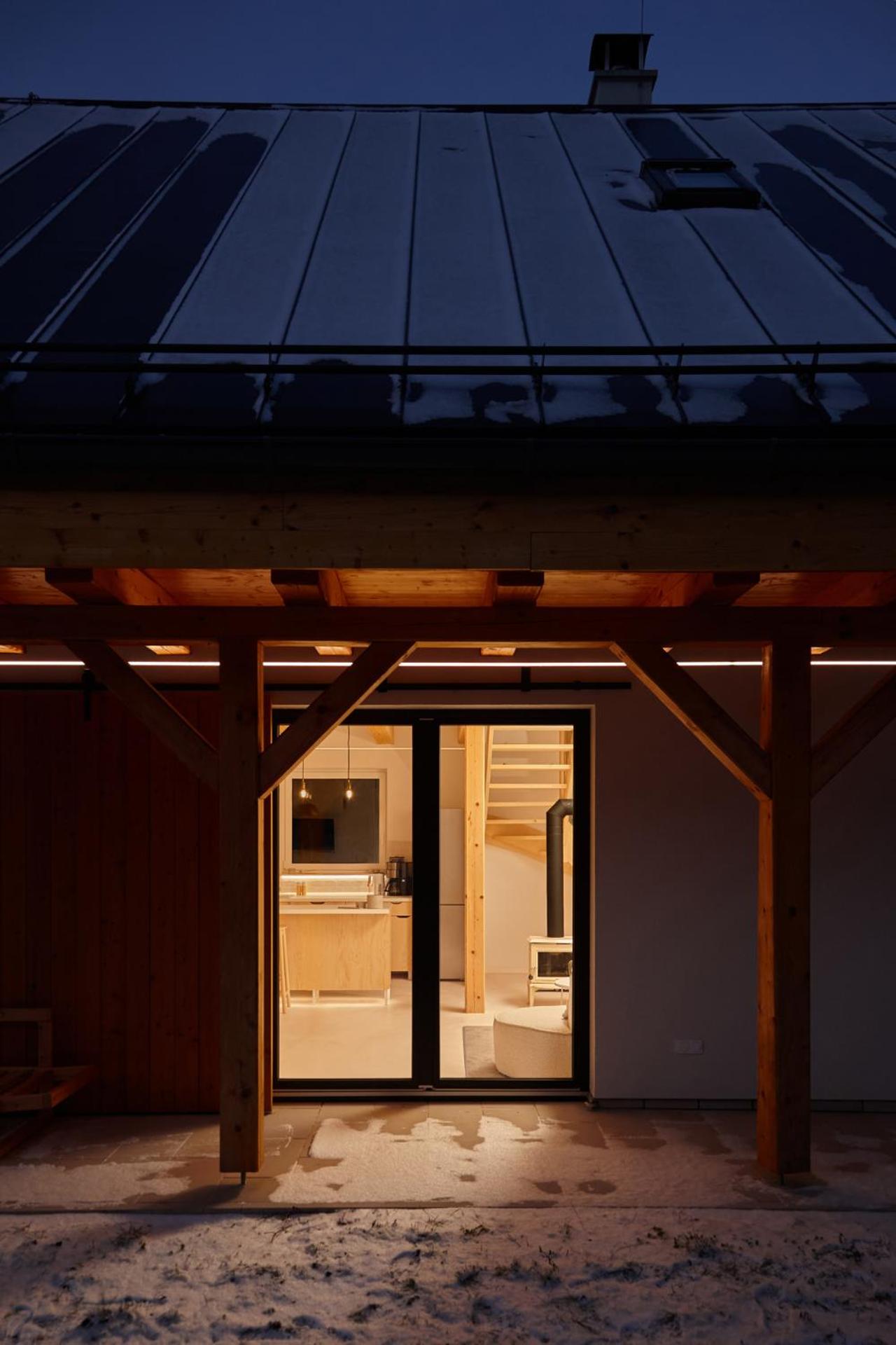 romantic cabin Methuya, private outdoor sauna included