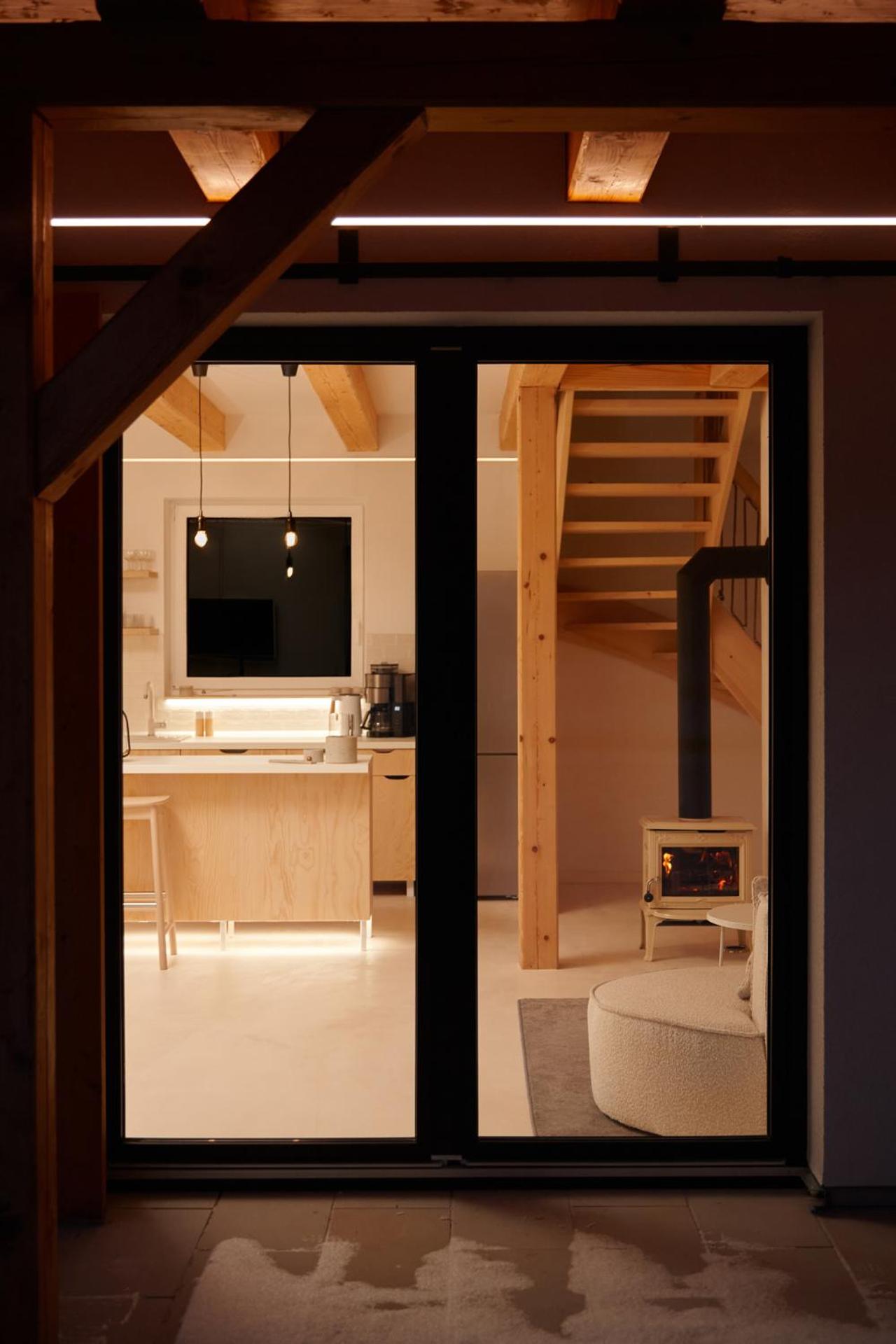 romantic cabin Methuya, private outdoor sauna included
