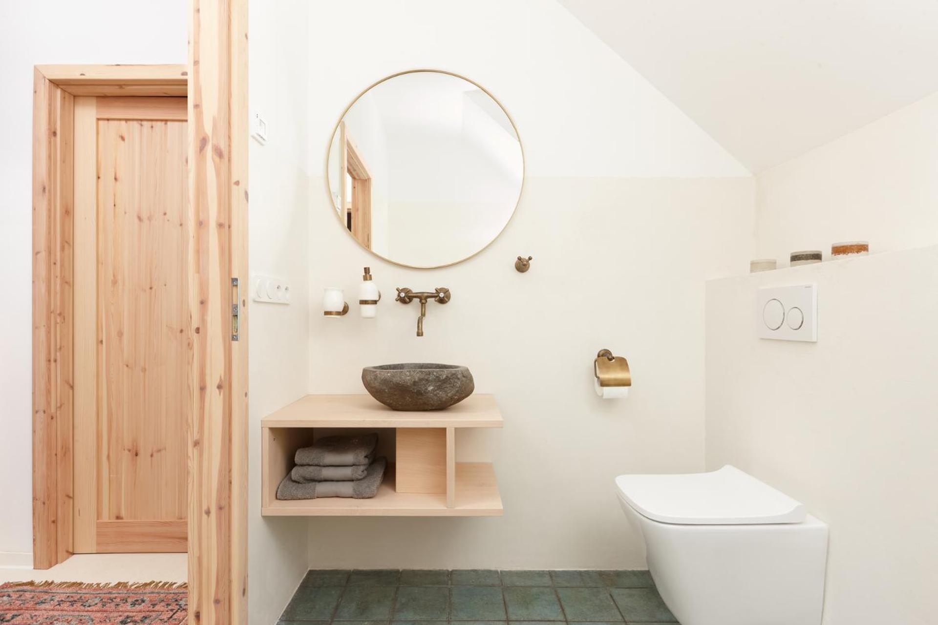 romantic cabin Methuya, private outdoor sauna included