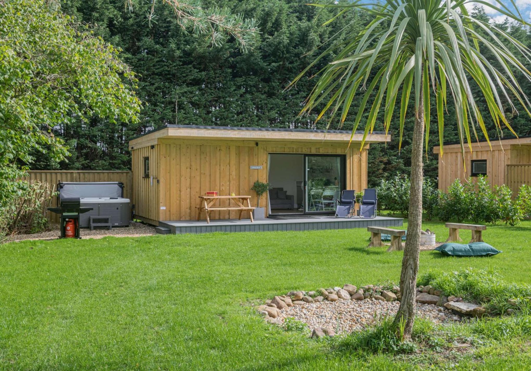 Luxury Silver Birch Lodge: Hot Tub/BBQ/Fire Pit view 3