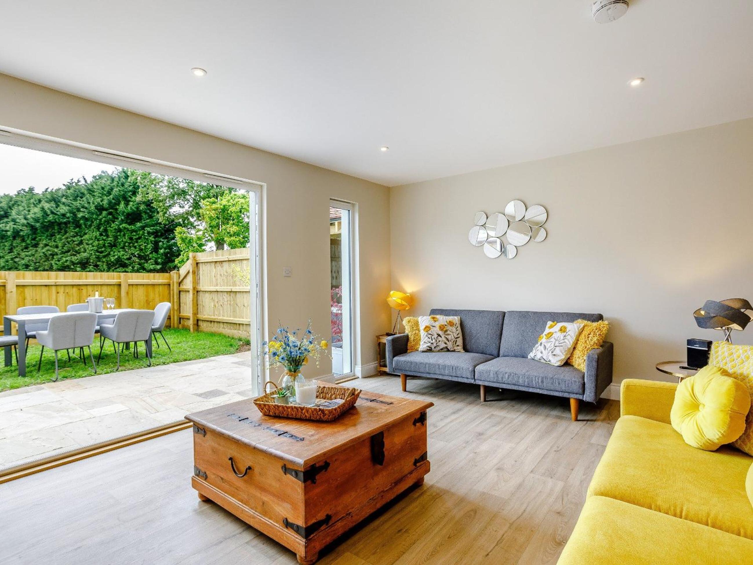 City to Country Retreat Luxury Cottage with Hot Tub