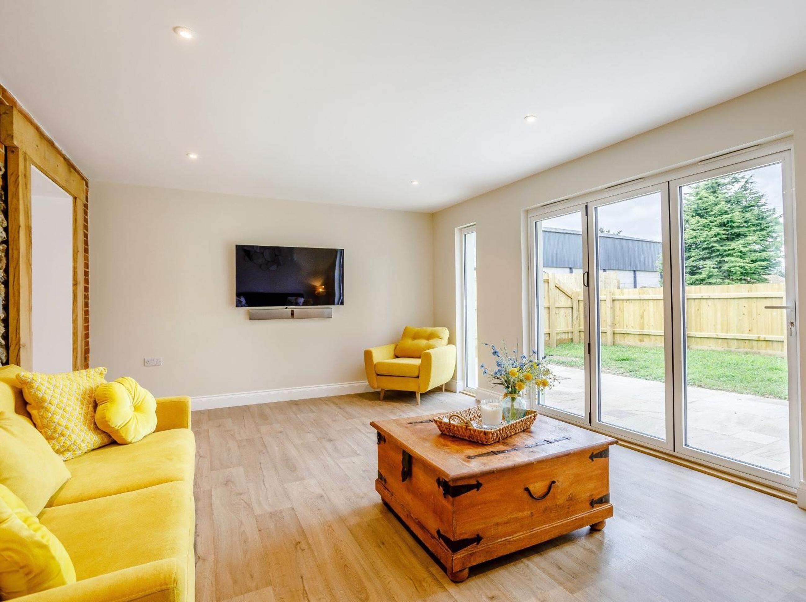 City to Country Retreat Luxury Cottage with Hot Tub