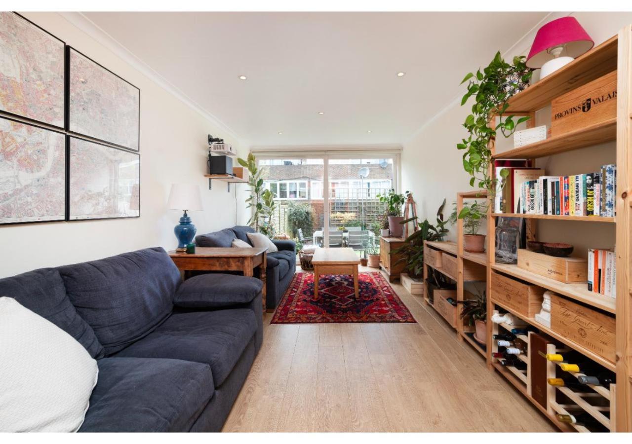 chic 3-BR home welll located in Islington