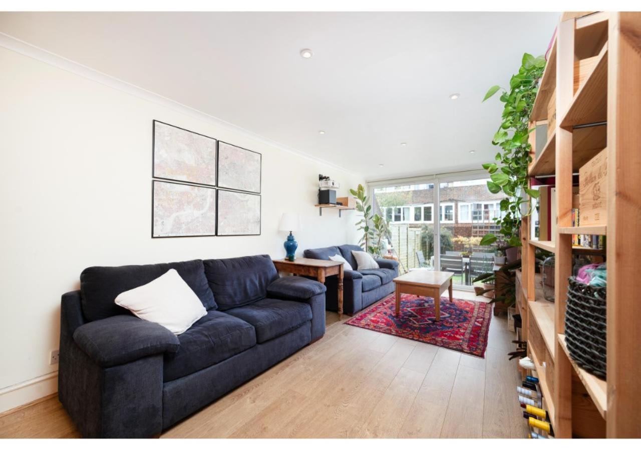 chic 3-BR home welll located in Islington