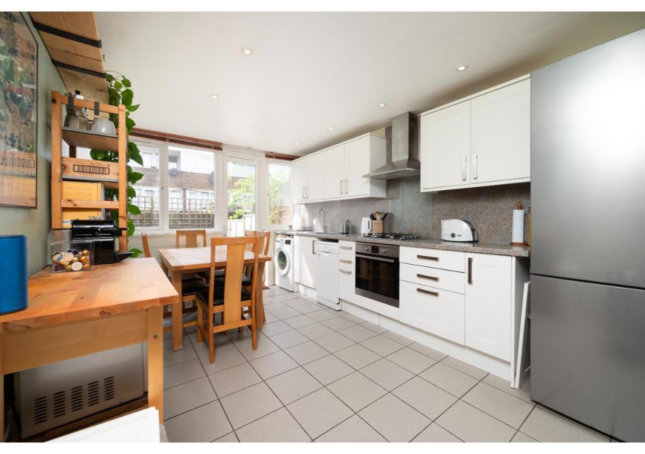 chic 3-BR home welll located in Islington