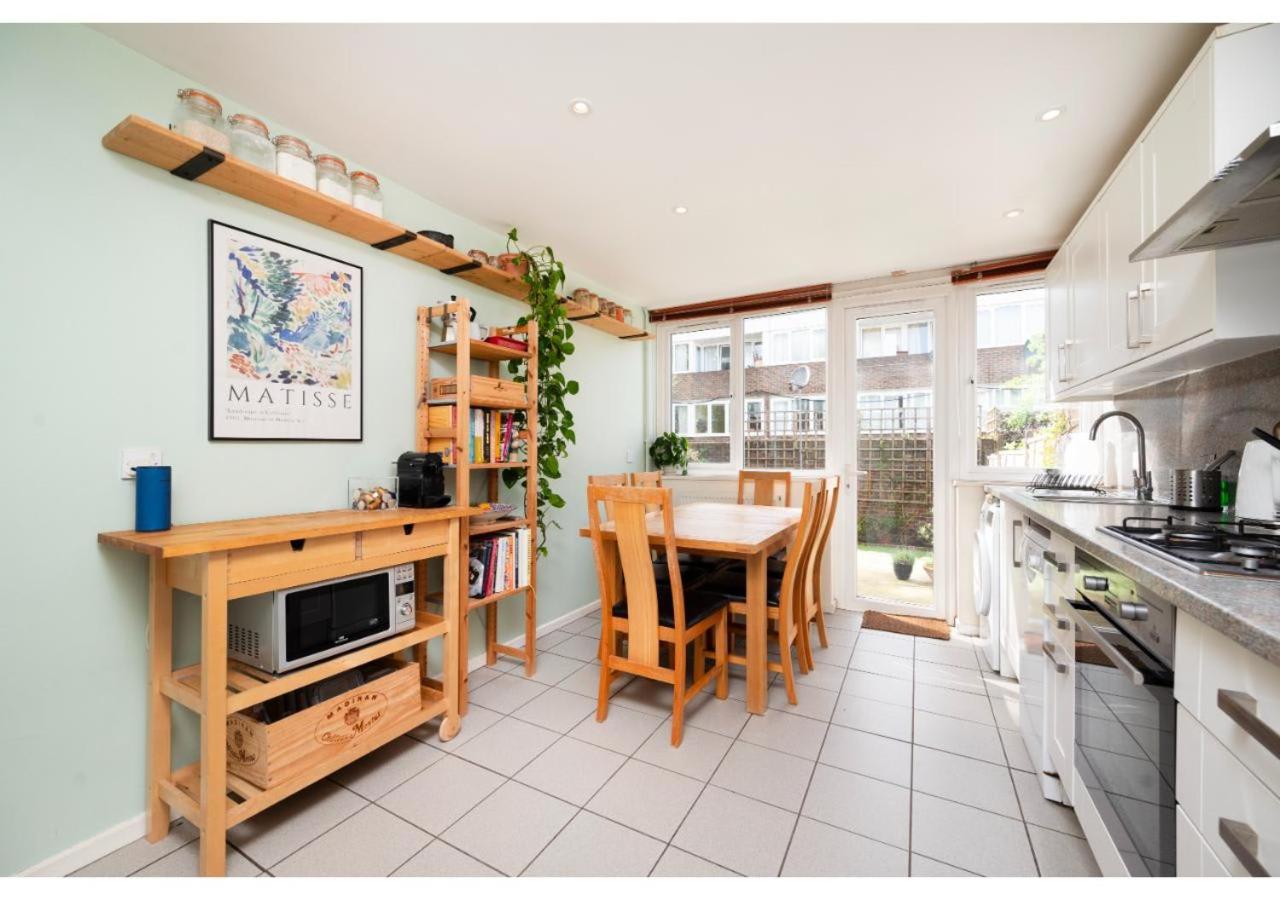 chic 3-BR home welll located in Islington