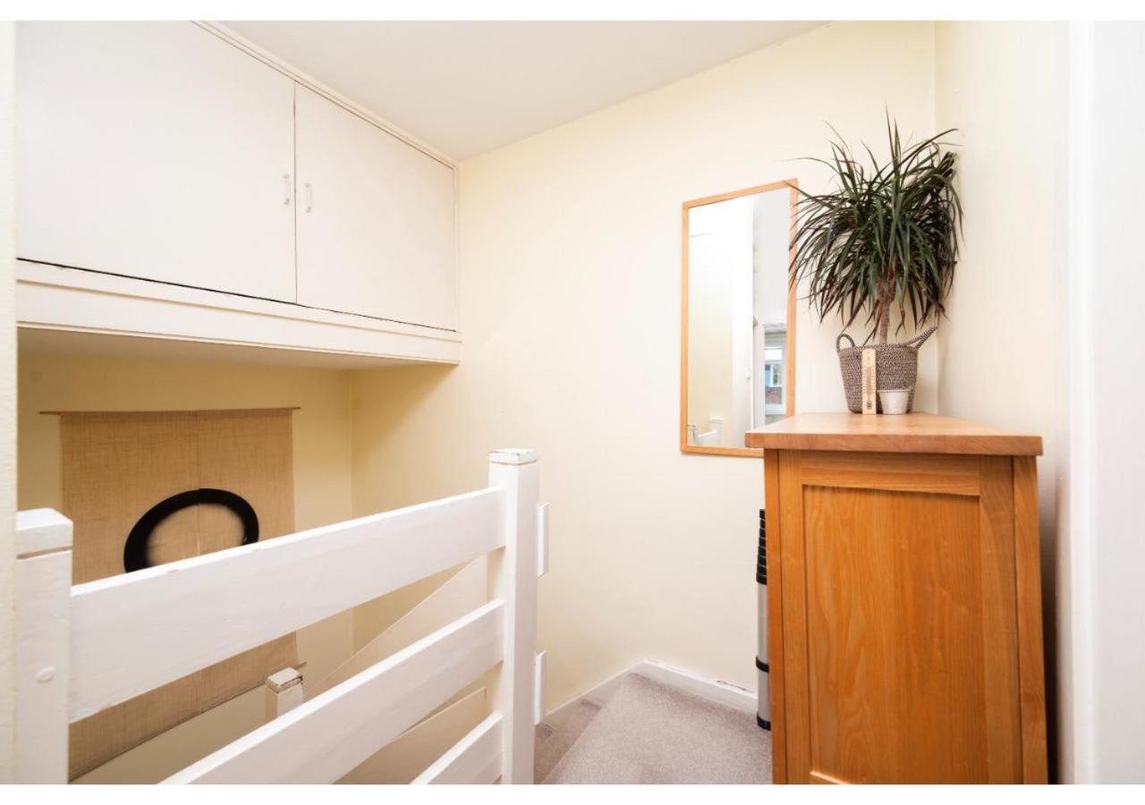 chic 3-BR home welll located in Islington