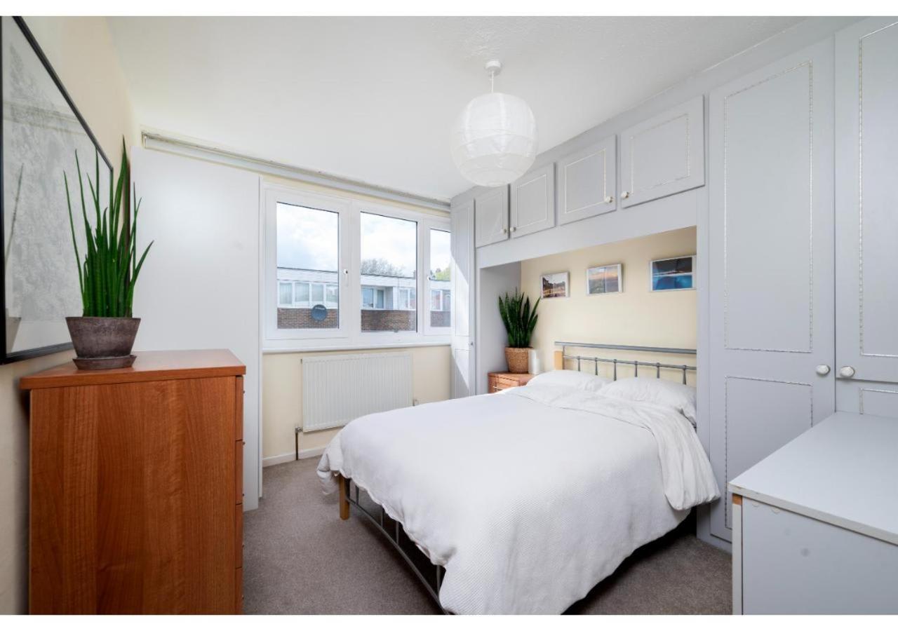 chic 3-BR home welll located in Islington