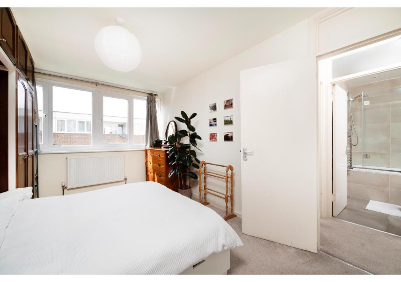 chic 3-BR home welll located in Islington