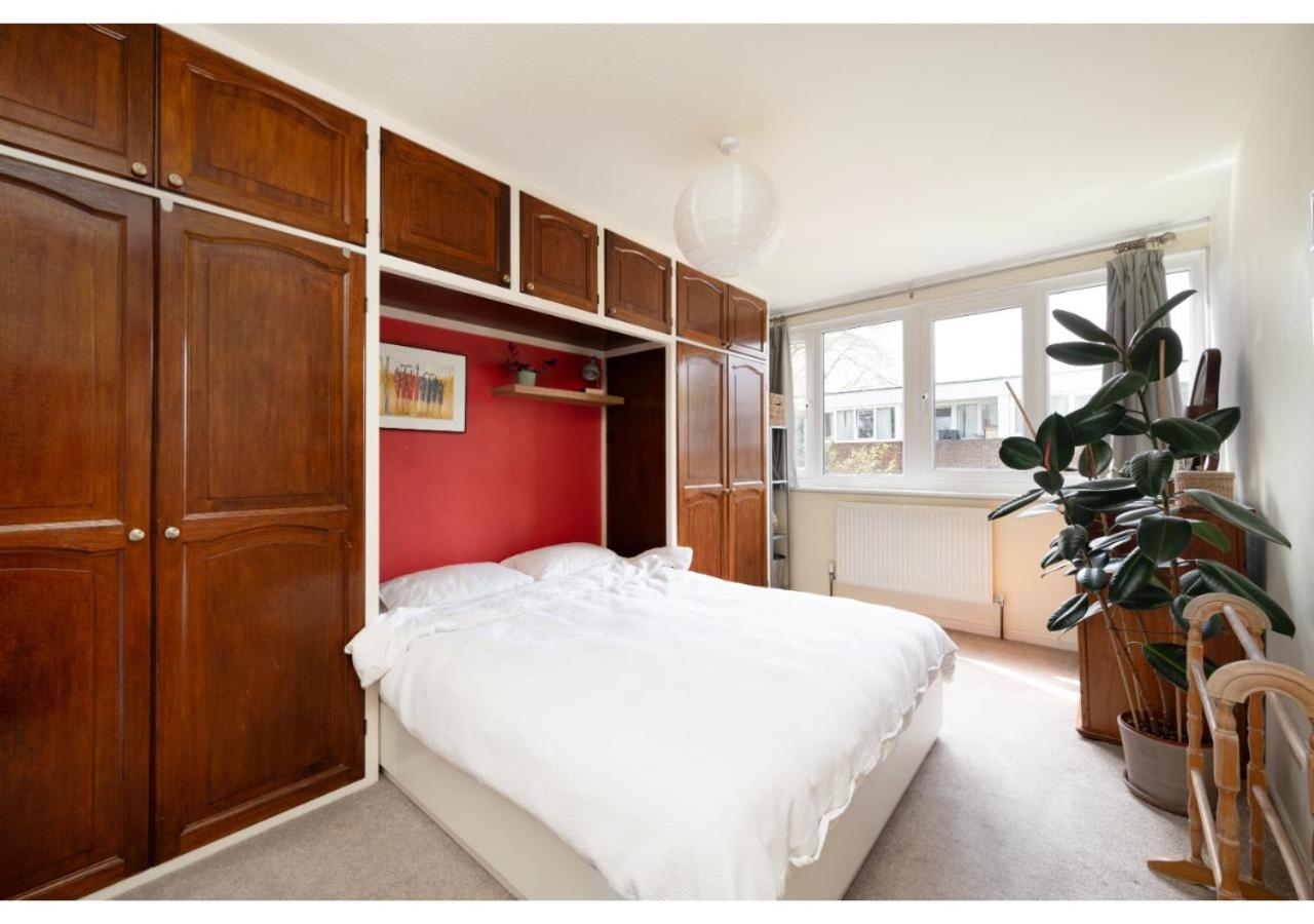 chic 3-BR home welll located in Islington