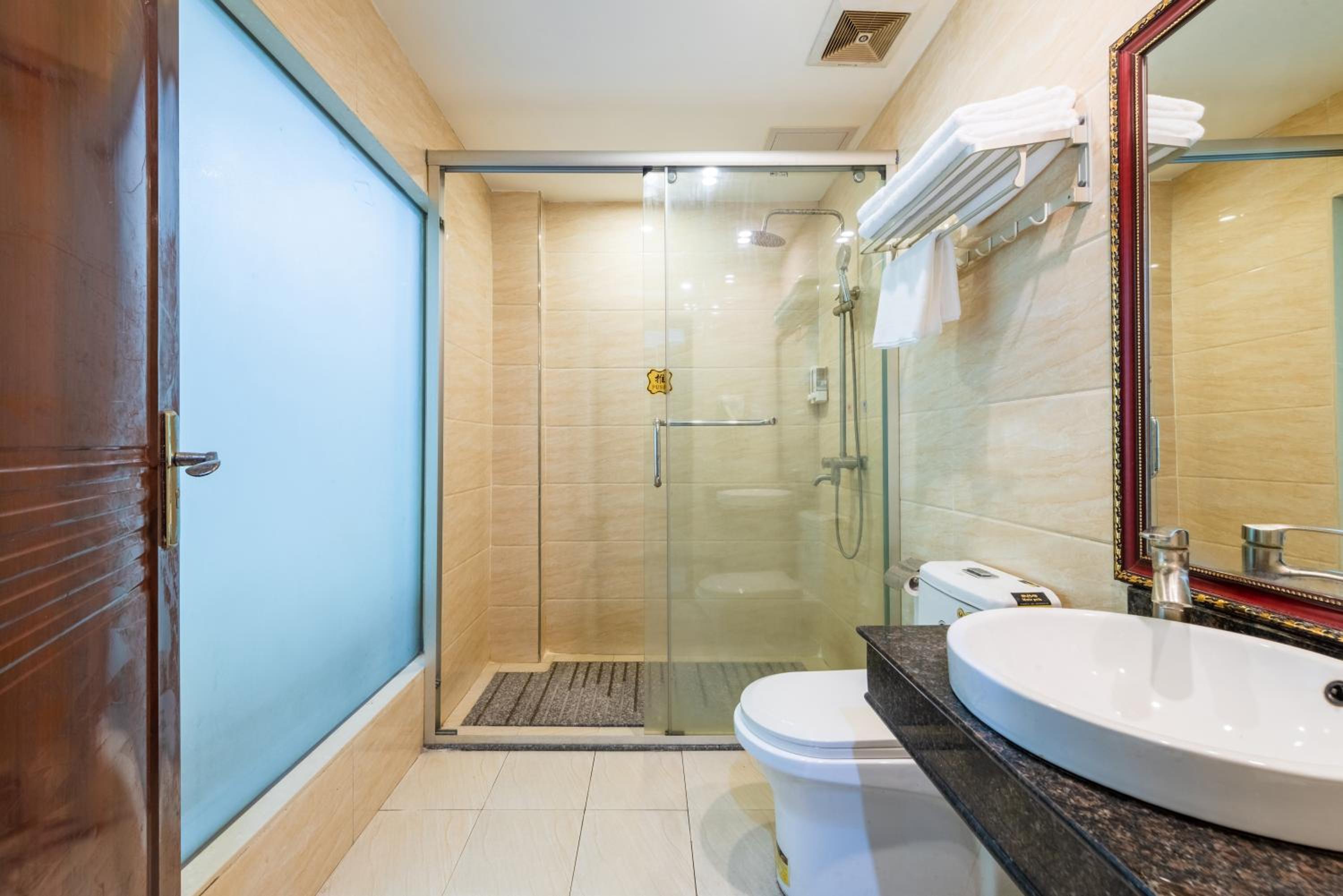 Huahang Hotel - Guangzhou Baiyun International Airport - Free airport shuttle bus