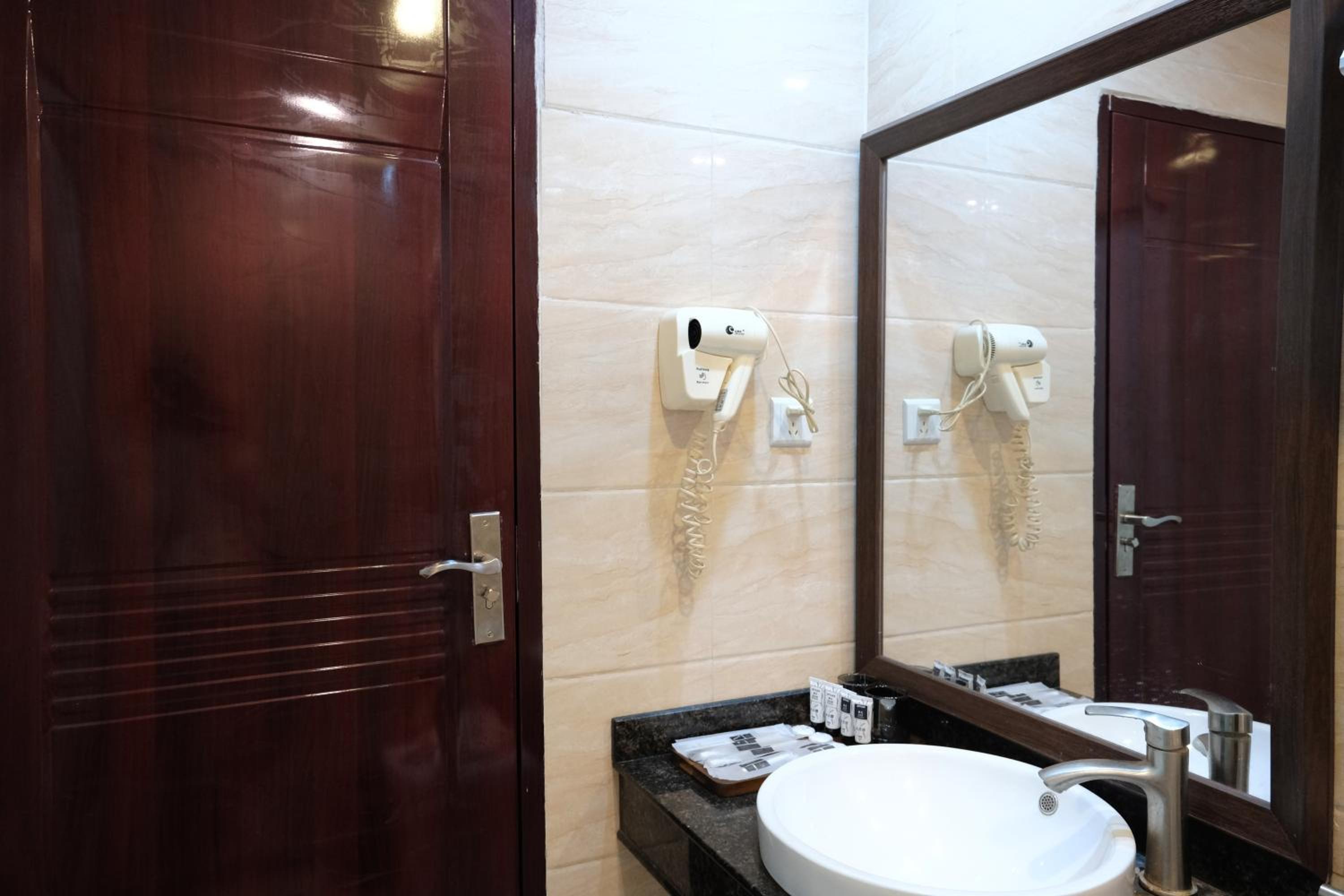 Huahang Hotel - Guangzhou Baiyun International Airport - Free airport shuttle bus